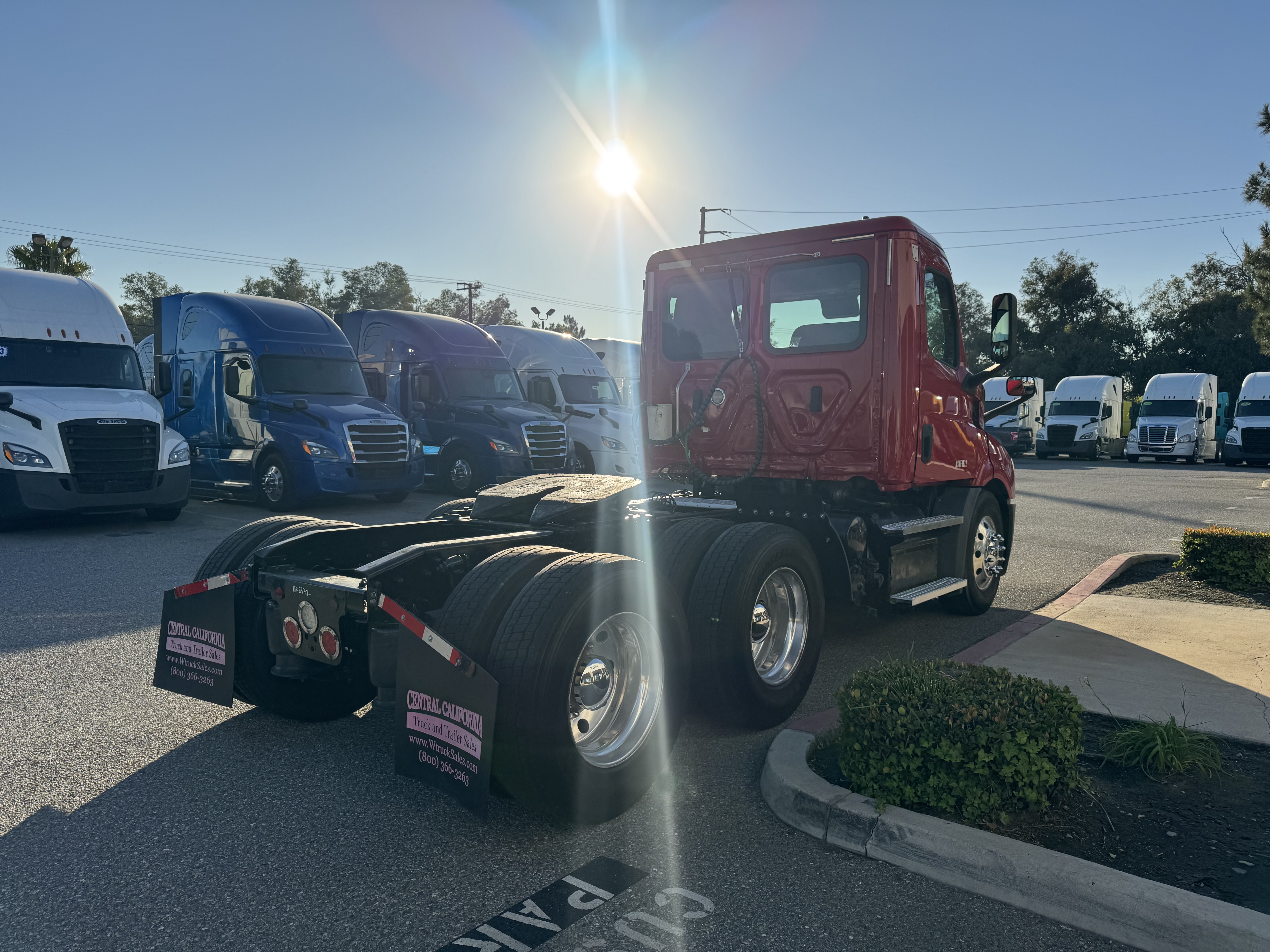2021 Freightliner Cascadia in Fontana, CA — photo 5
