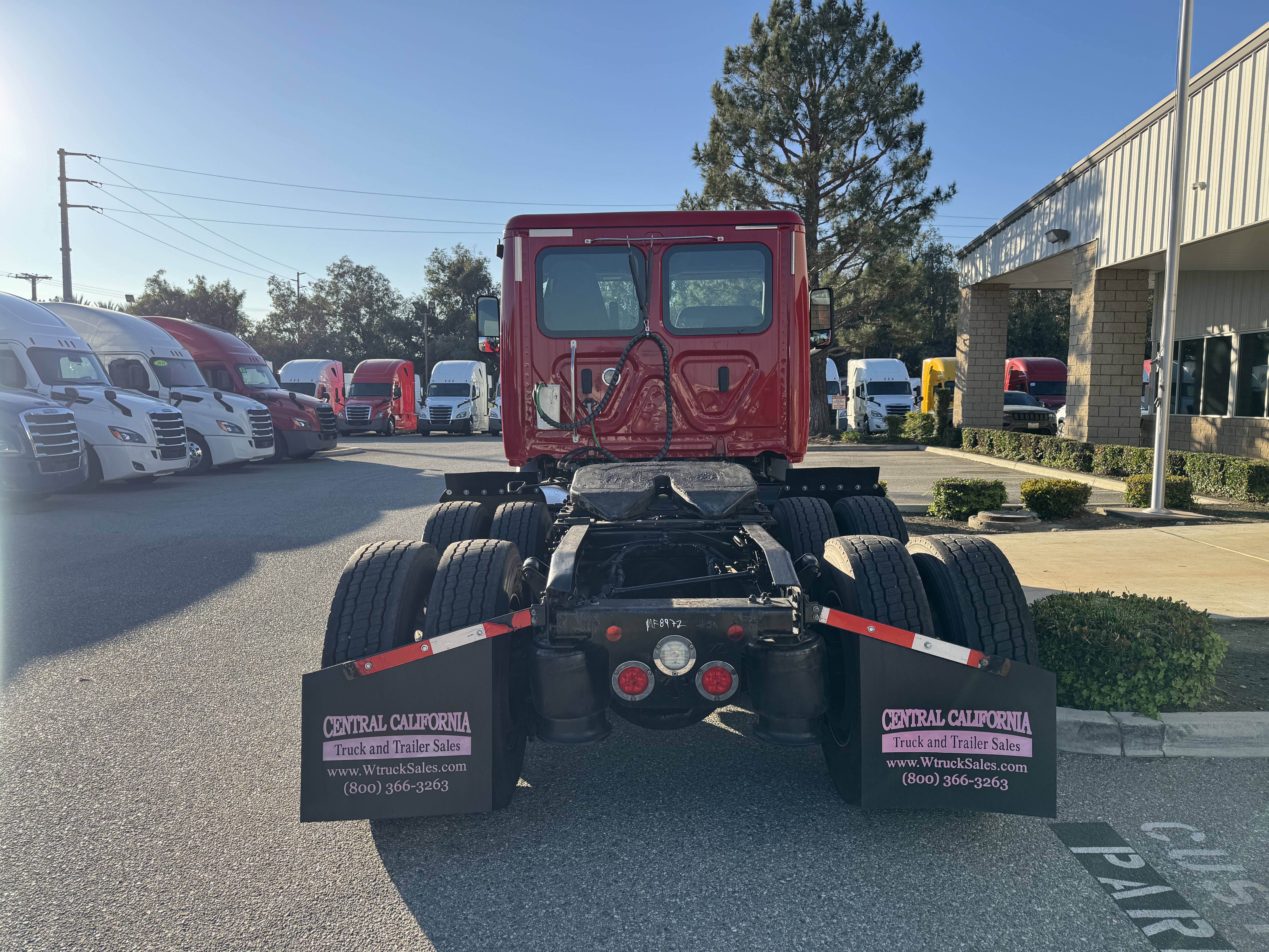 2021 Freightliner Cascadia in Fontana, CA — photo 6