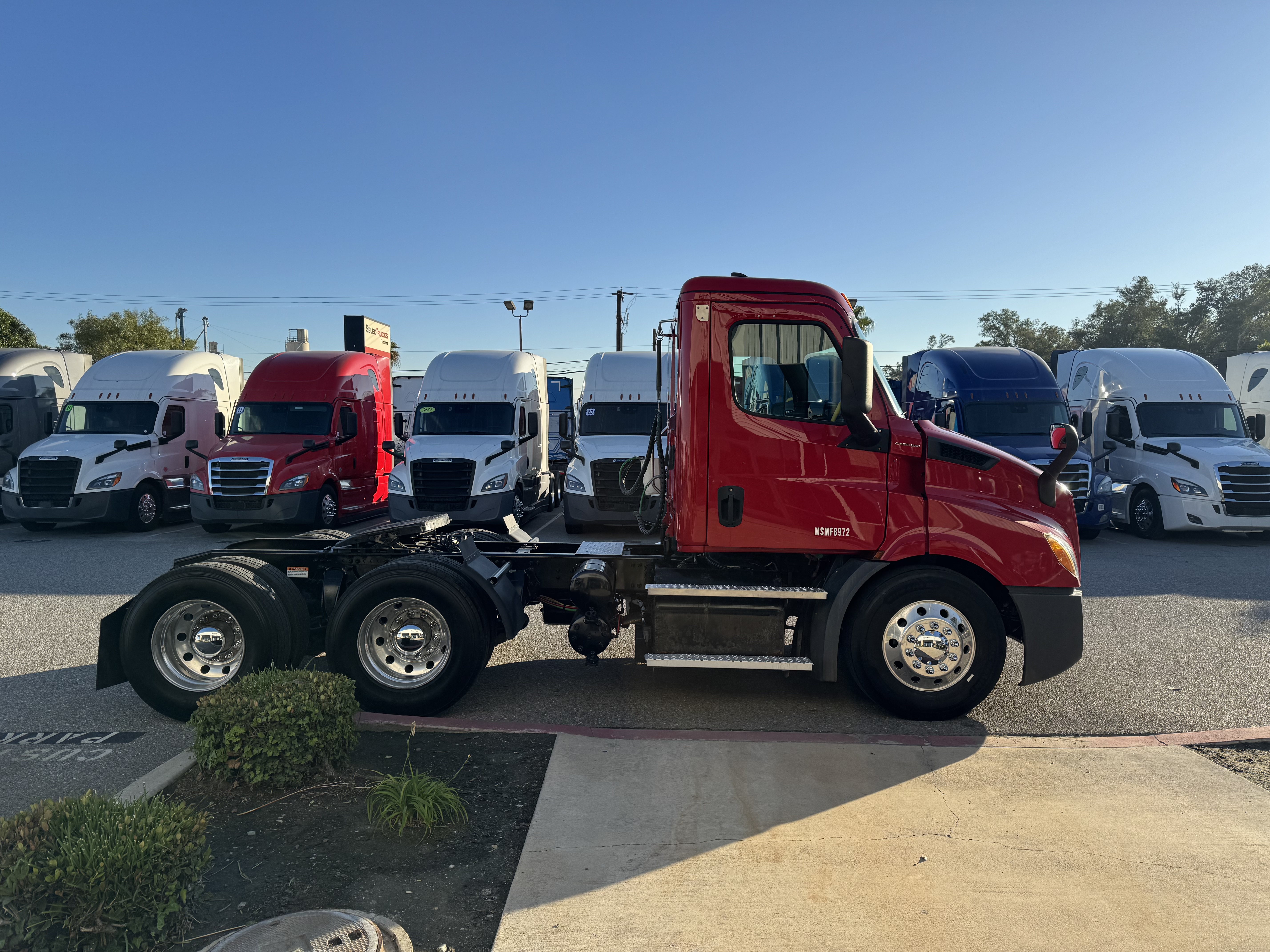 2021 Freightliner Cascadia in Fontana, CA — photo 7