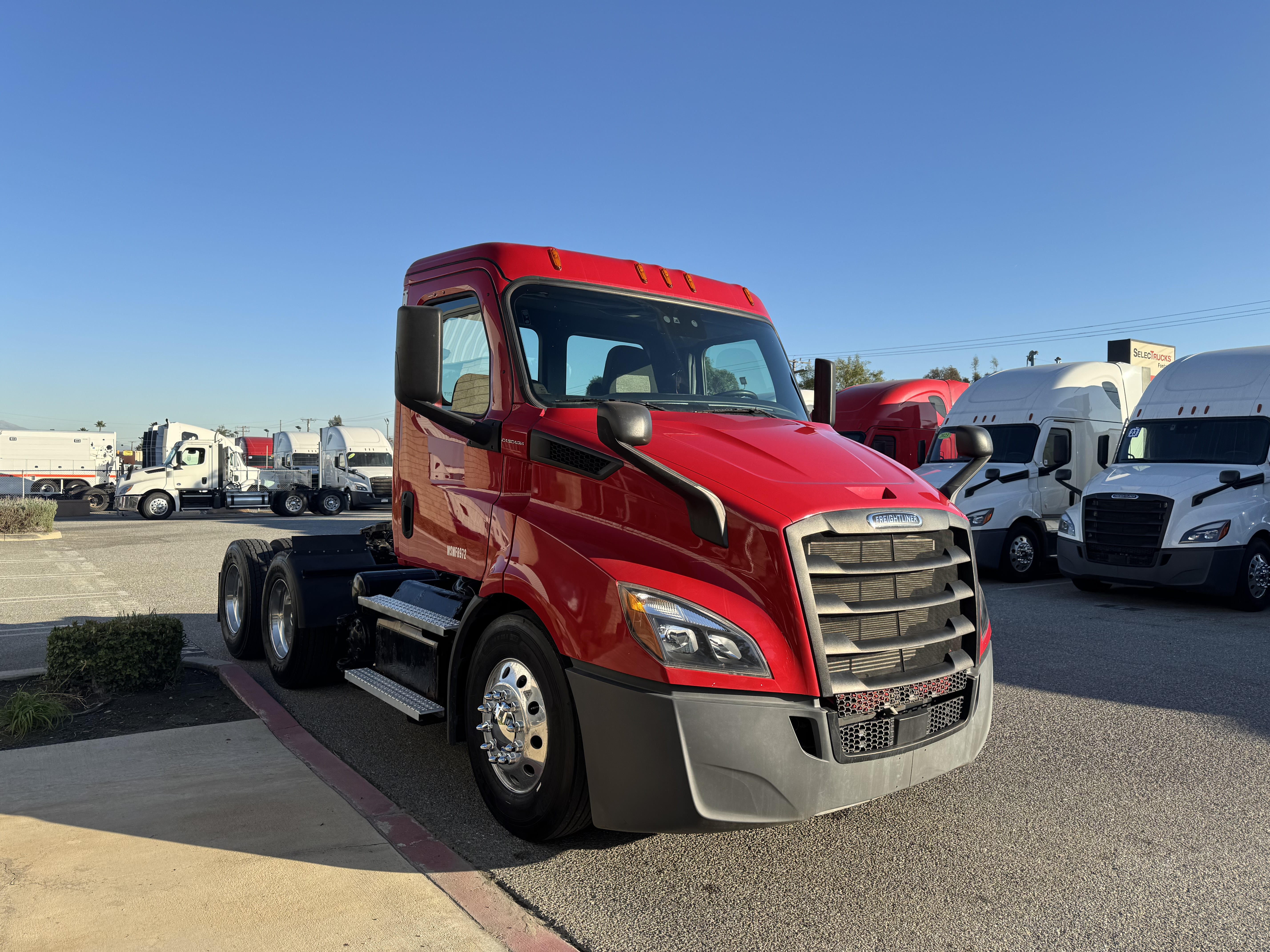2021 Freightliner Cascadia in Fontana, CA — photo 8