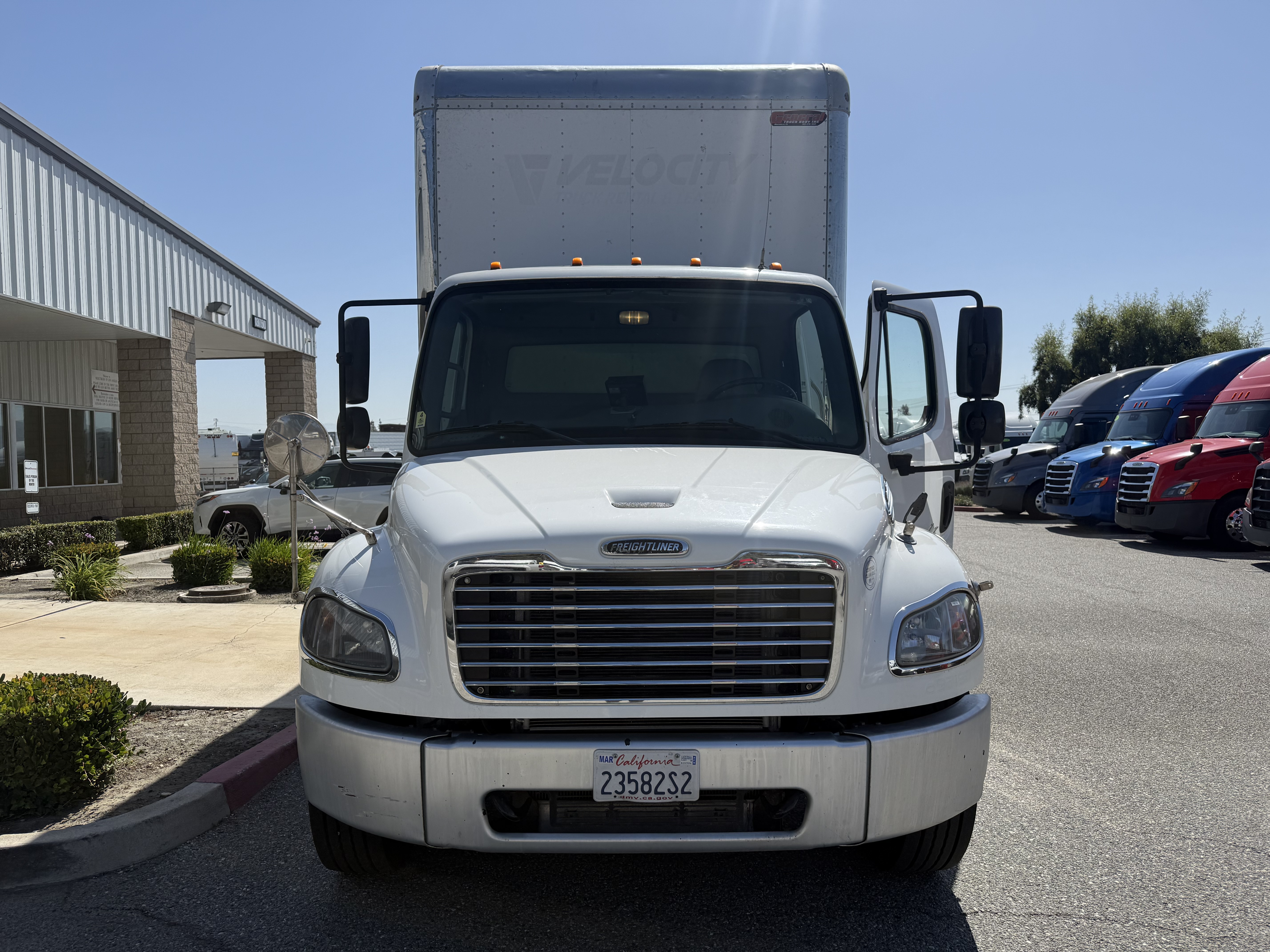 2019 Freightliner eM2 — photo 2
