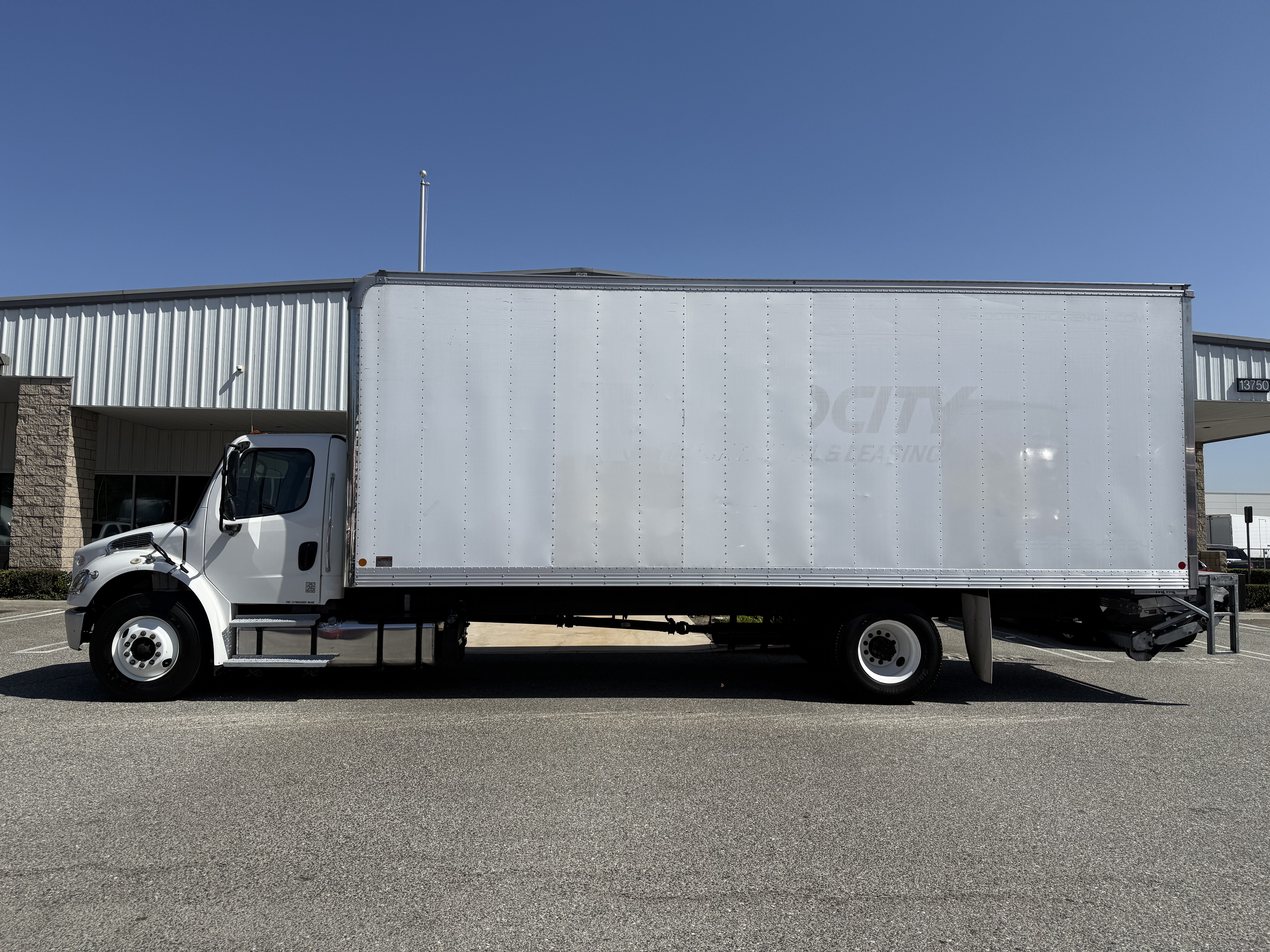 2019 Freightliner eM2 — photo 3