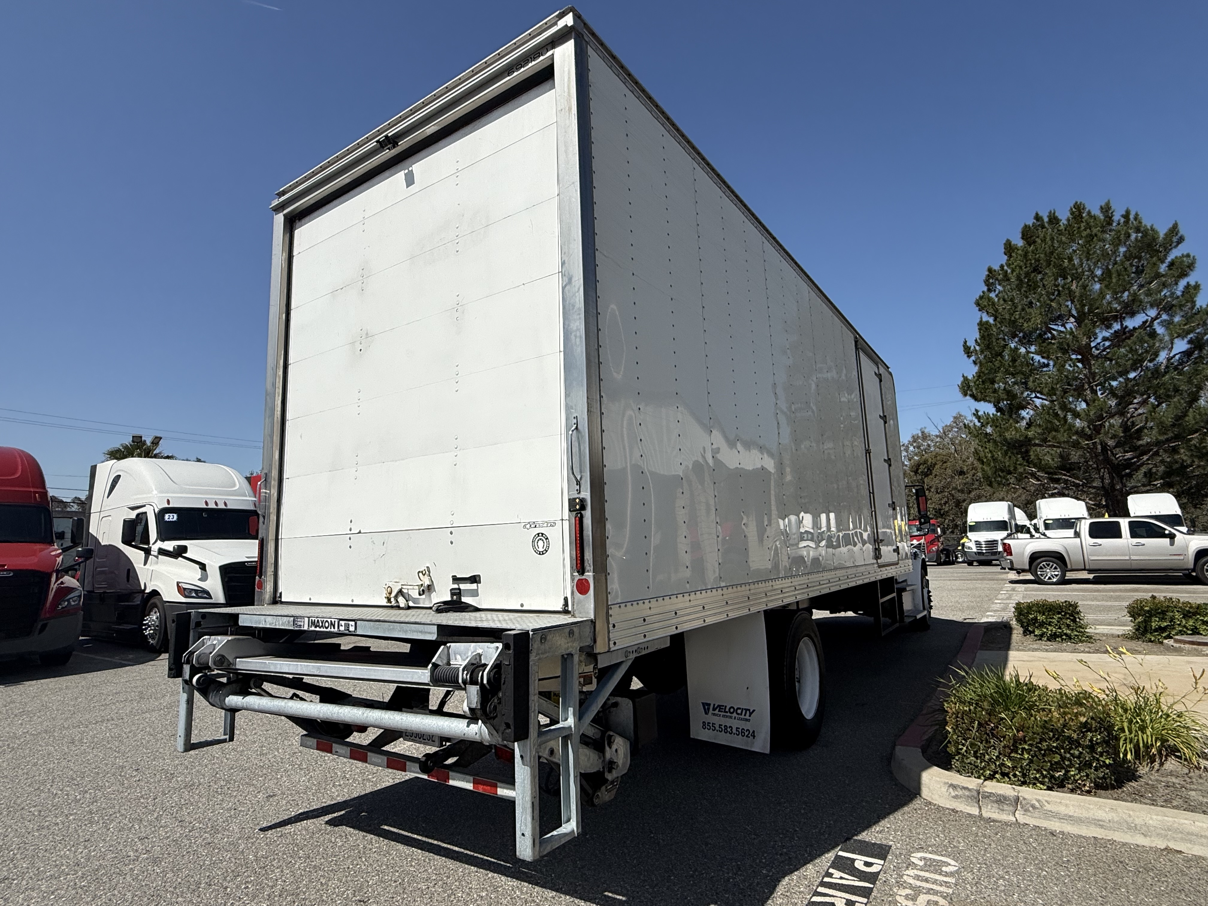 2019 Freightliner eM2 — photo 6