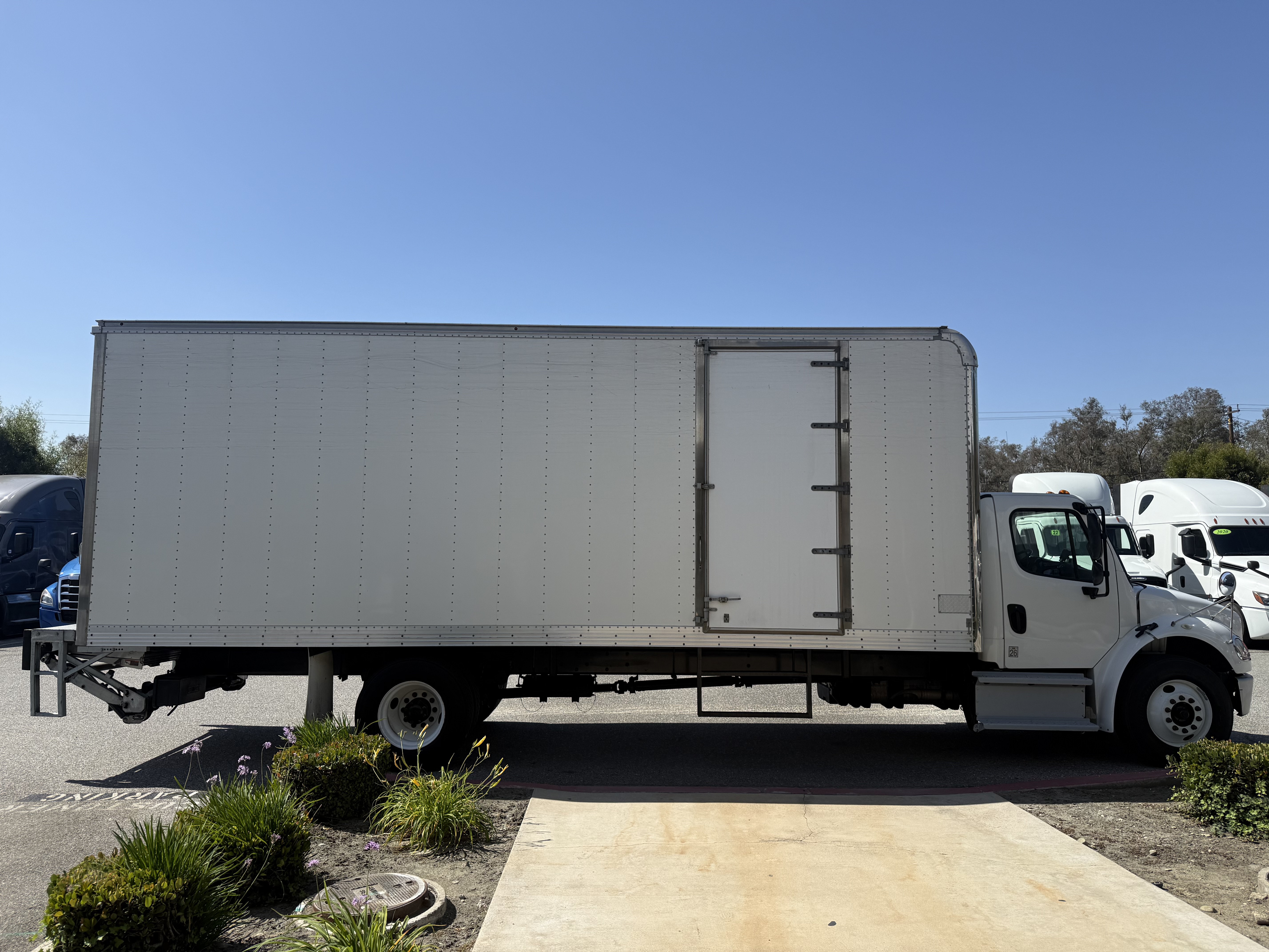 2019 Freightliner eM2 — photo 7