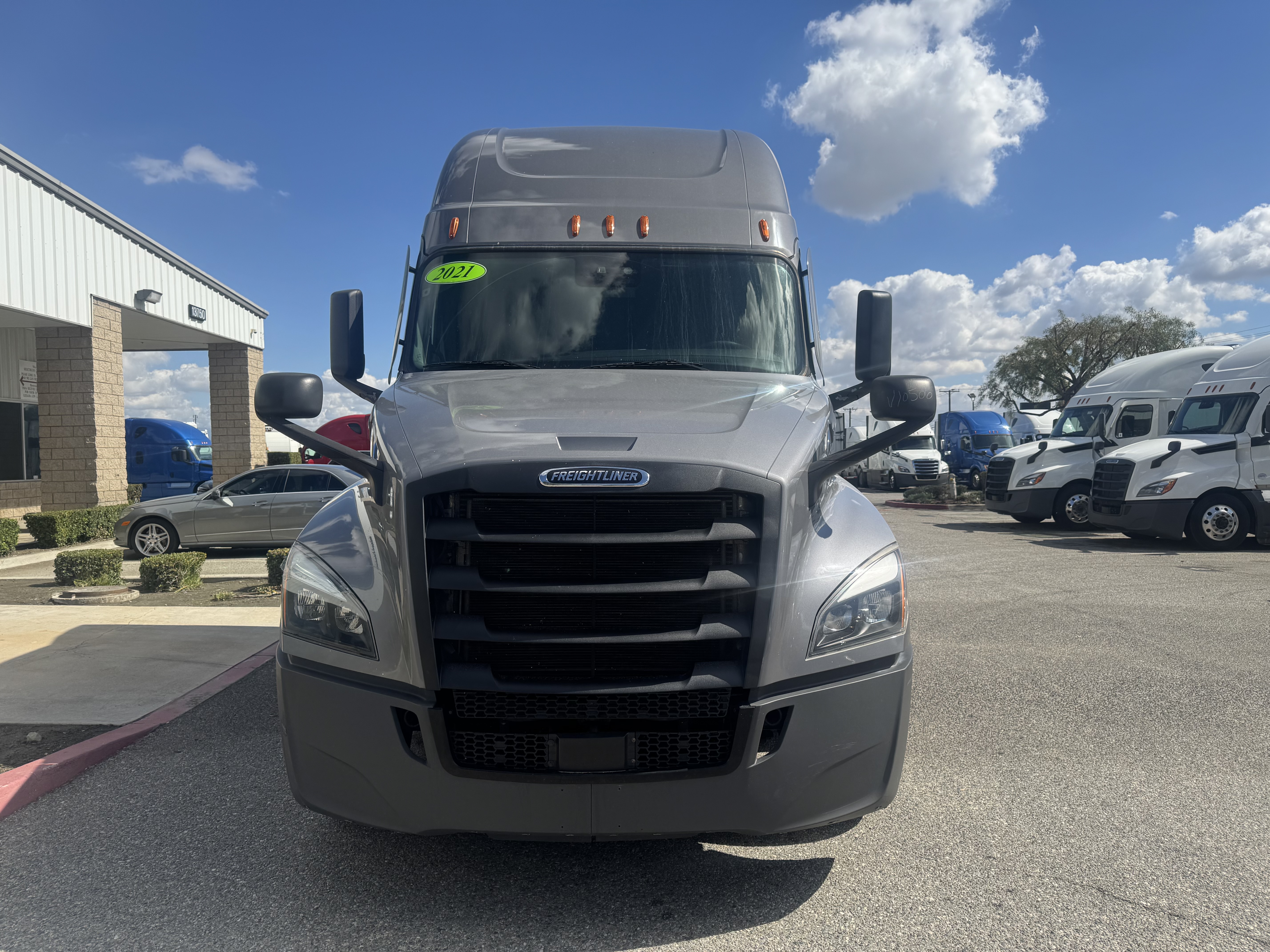 2021 Freightliner Cascadia in Fontana, CA — photo 2