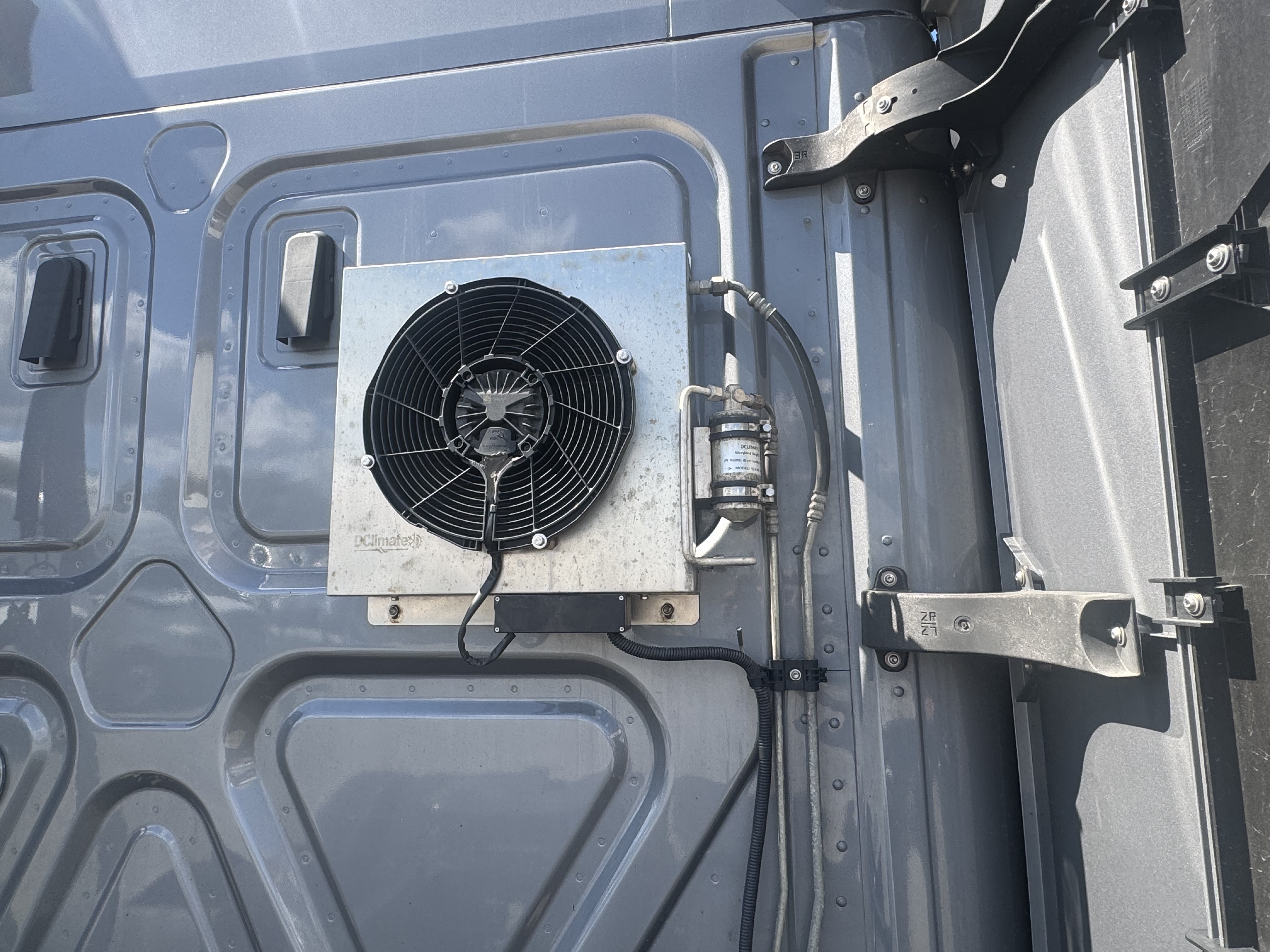 2021 Freightliner Cascadia in Fontana, CA — photo 7