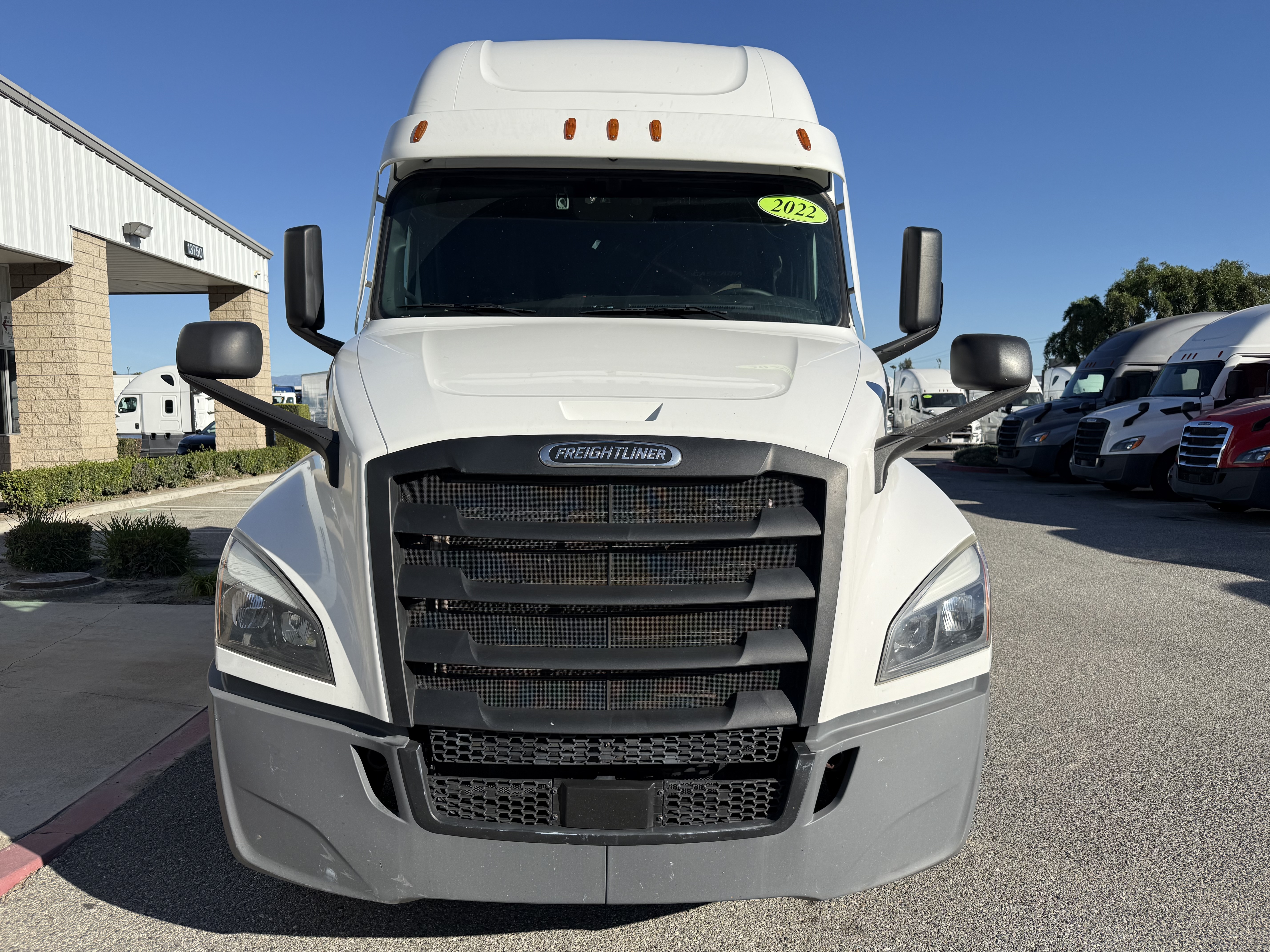 2022 Freightliner Cascadia in Fontana, CA — photo 2