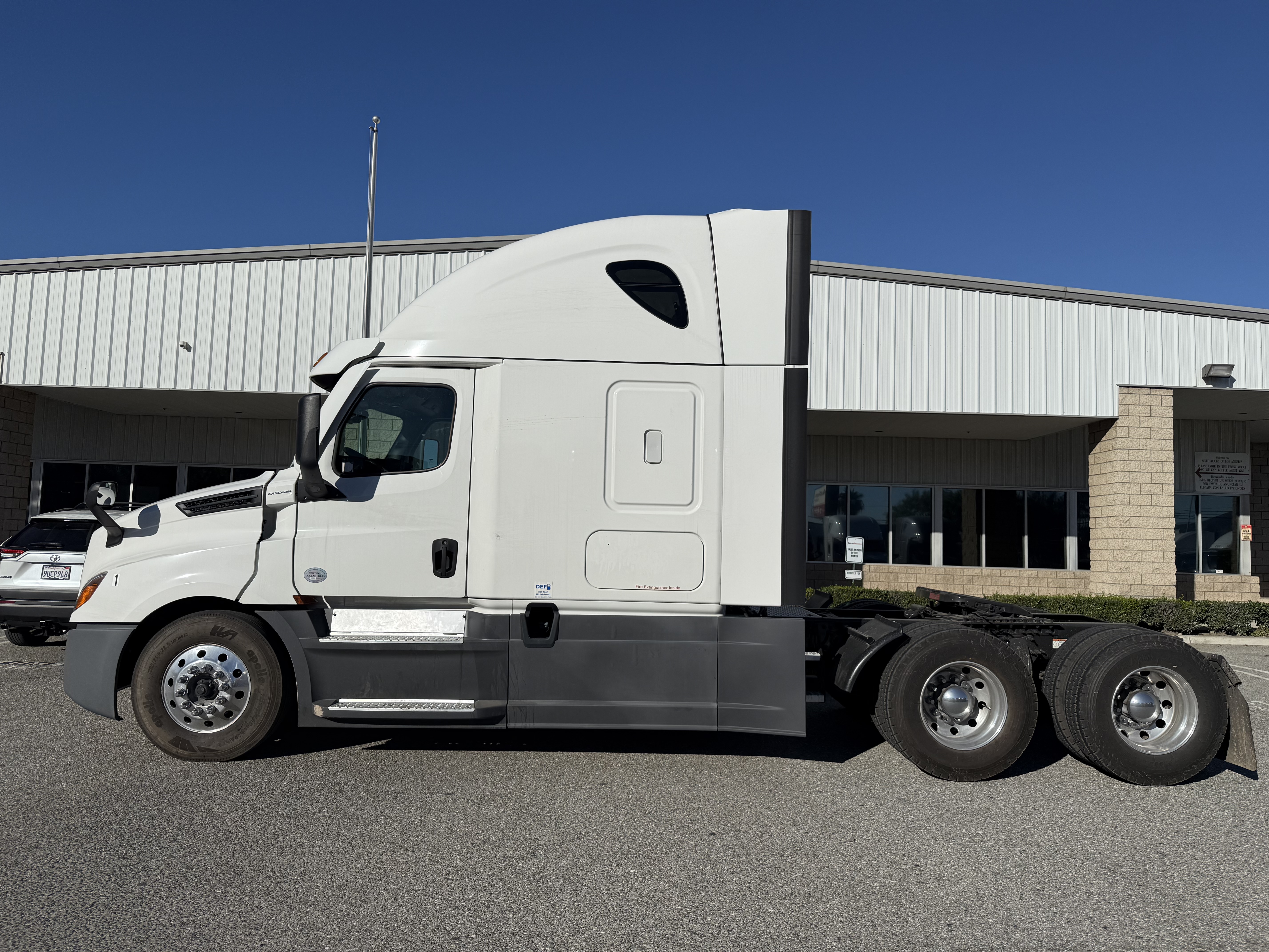 2022 Freightliner Cascadia in Fontana, CA — photo 3
