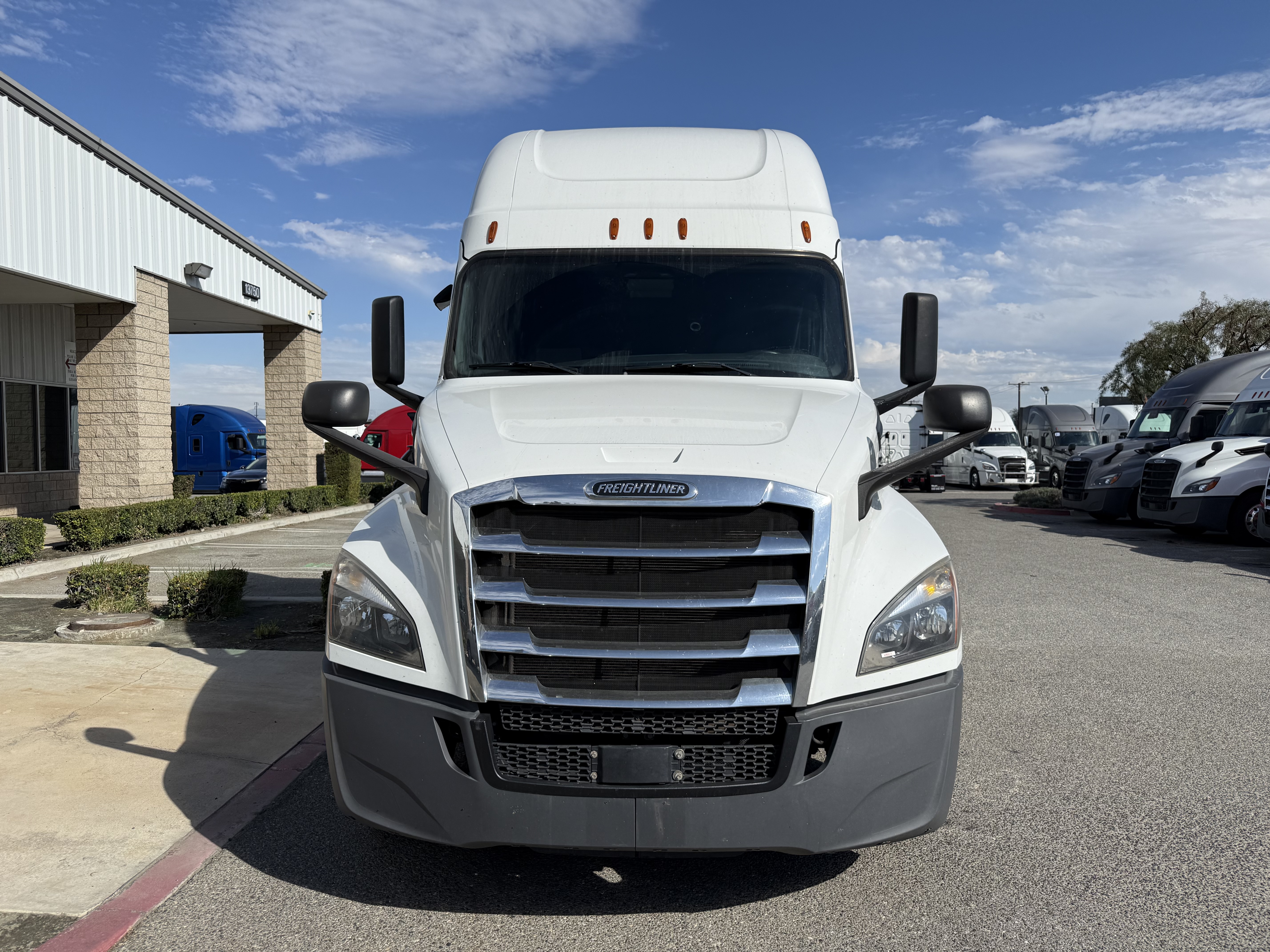 2020 Freightliner Cascadia in Fontana, CA — photo 2