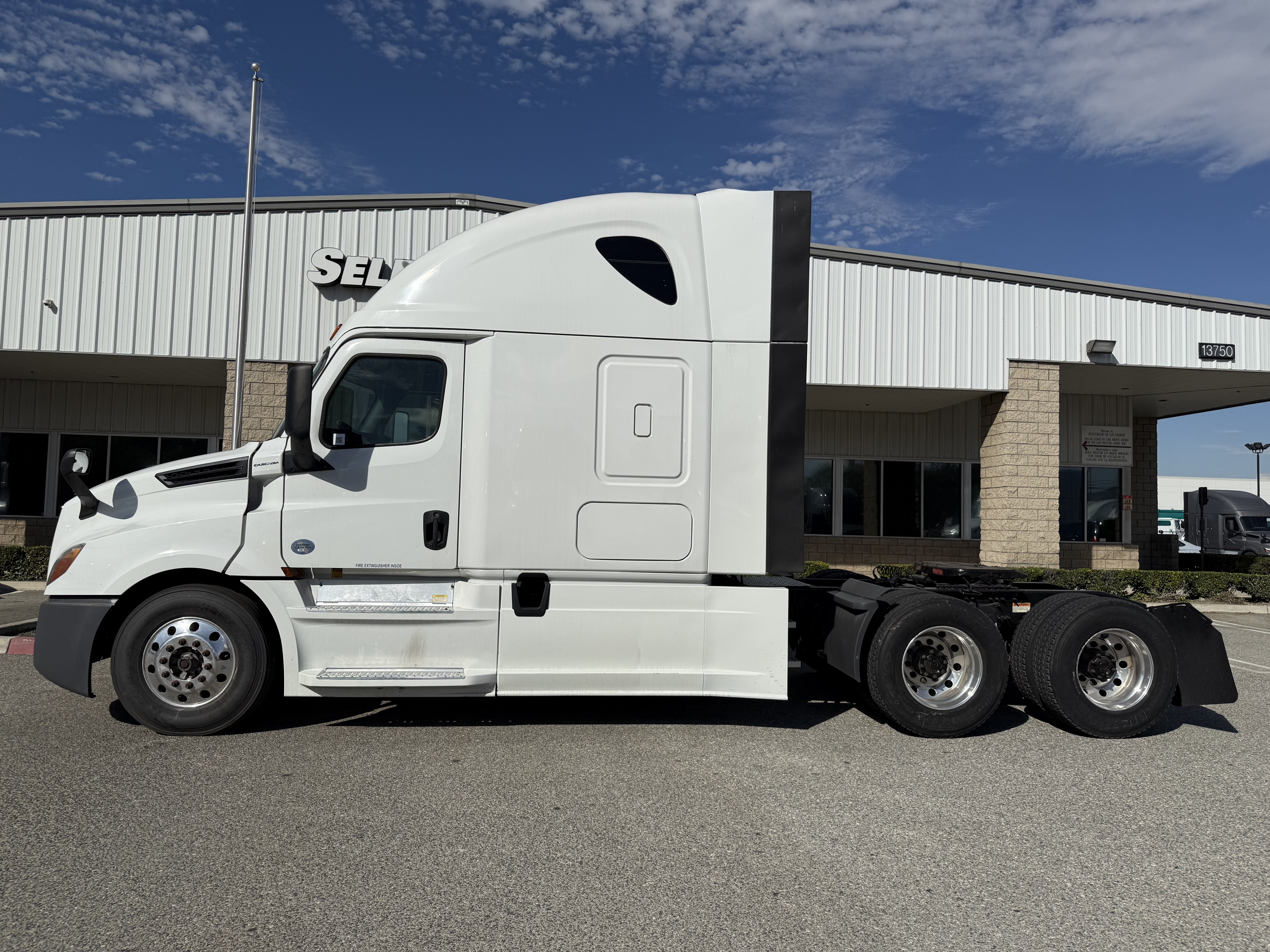 2020 Freightliner Cascadia in Fontana, CA — photo 3