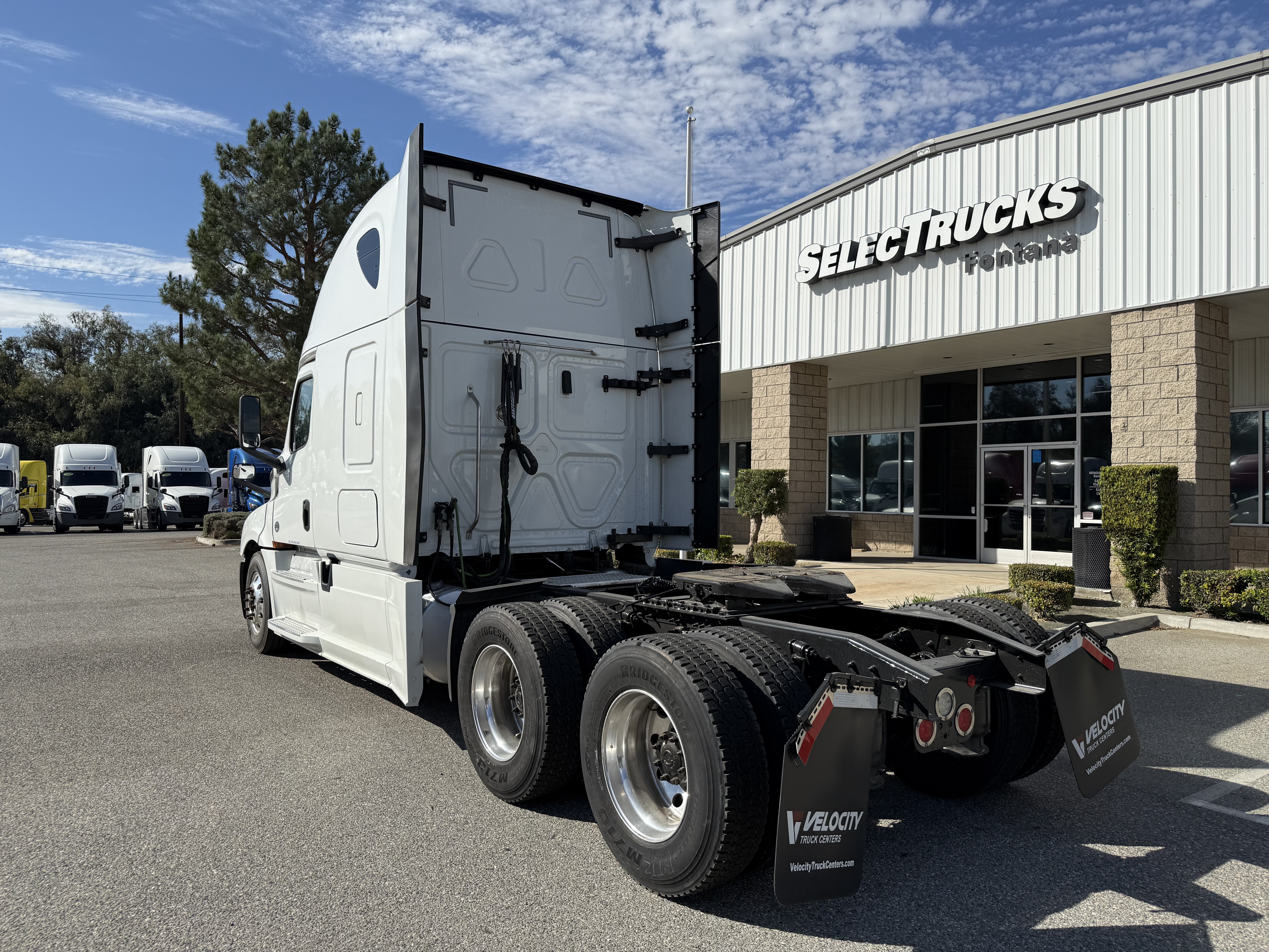 2020 Freightliner Cascadia in Fontana, CA — photo 4