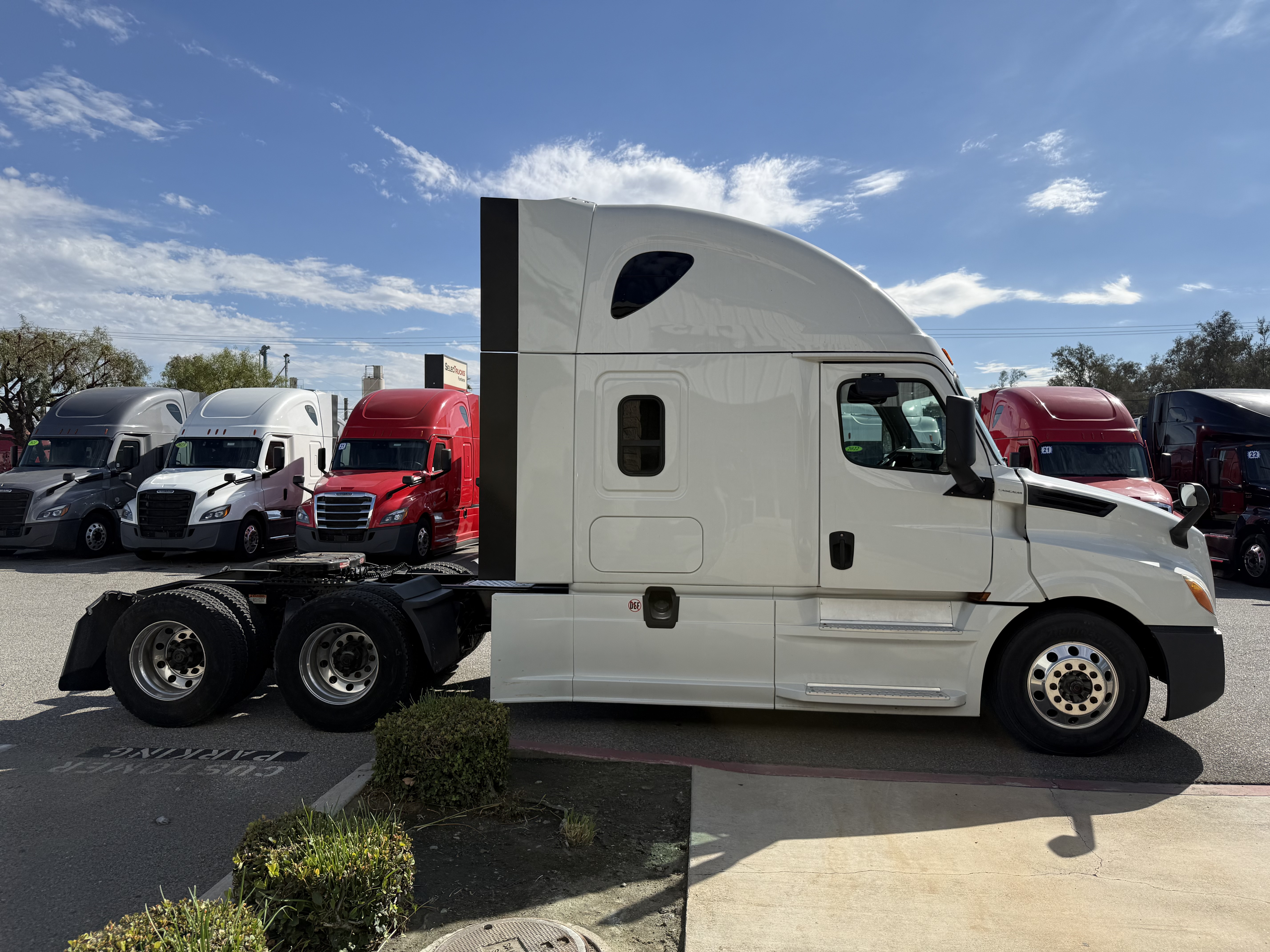 2020 Freightliner Cascadia in Fontana, CA — photo 7