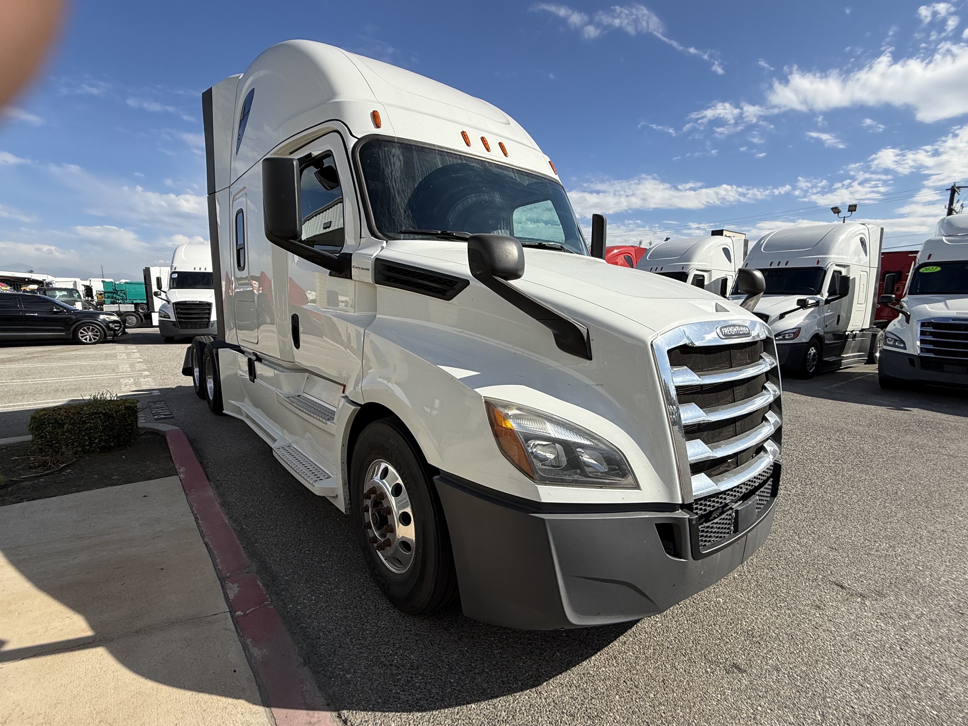 2020 Freightliner Cascadia in Fontana, CA — photo 8