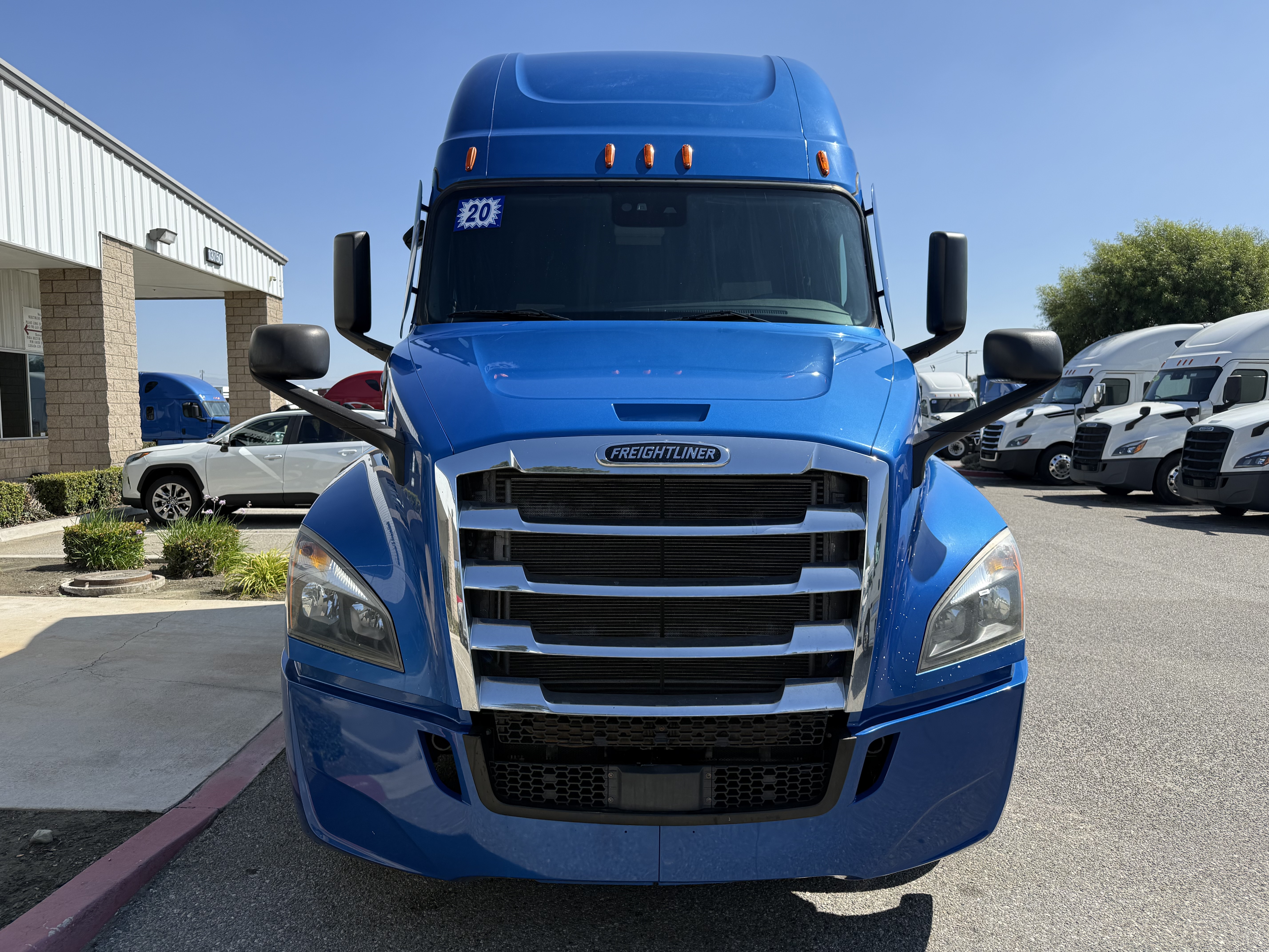 2020 Freightliner Cascadia in Fontana, CA — photo 2