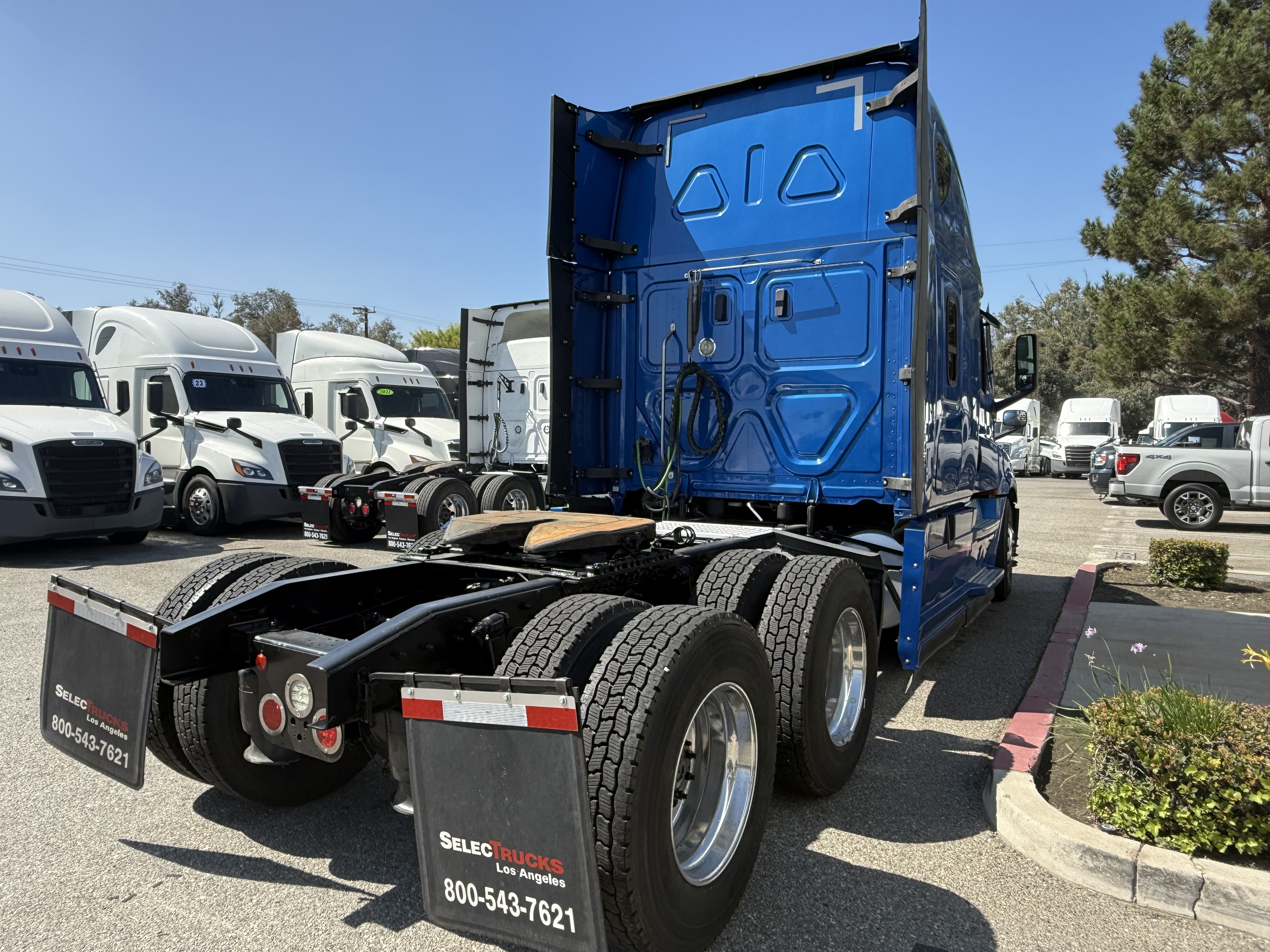 2020 Freightliner Cascadia in Fontana, CA — photo 7