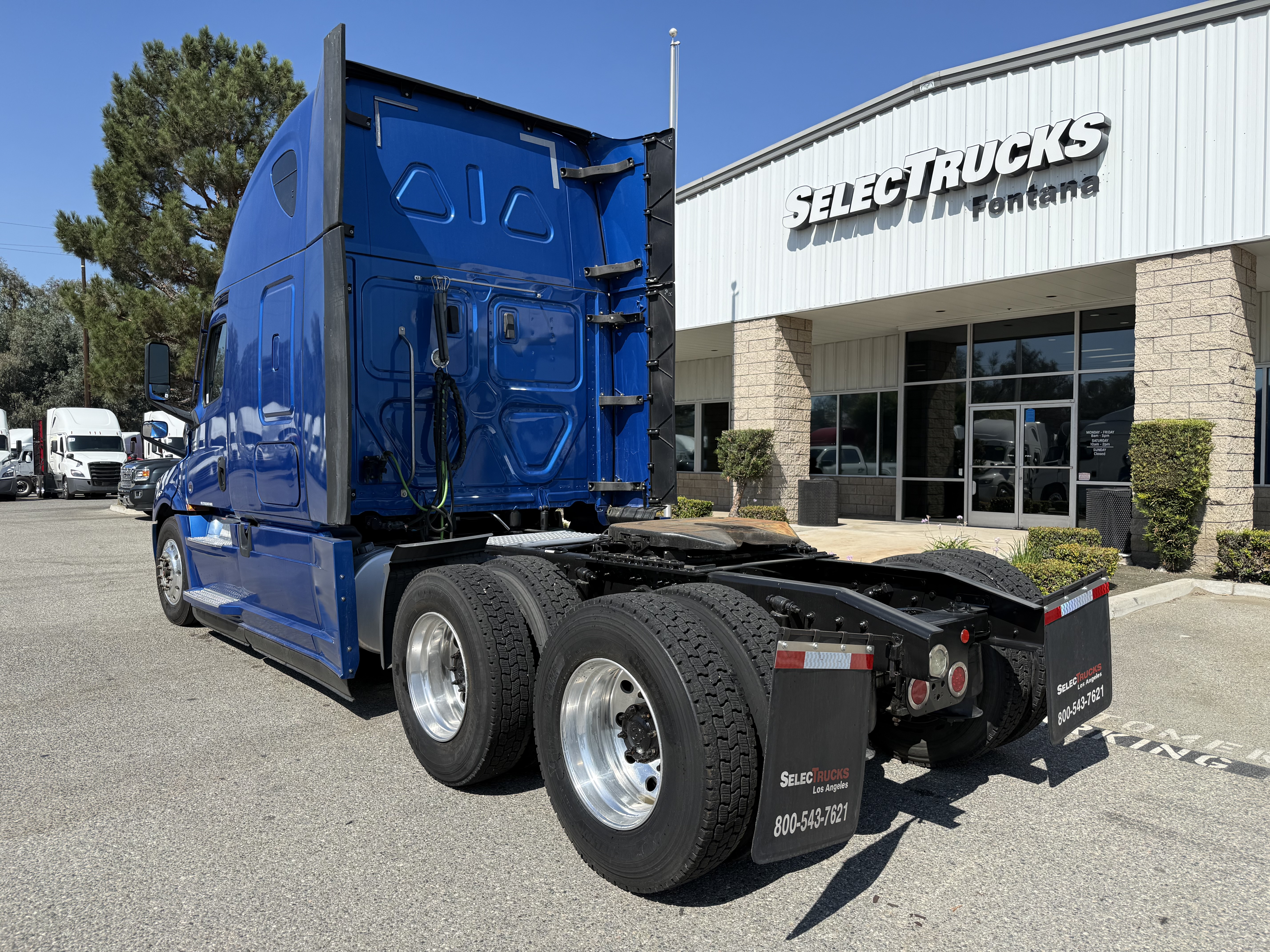 2020 Freightliner Cascadia in Fontana, CA — photo 4