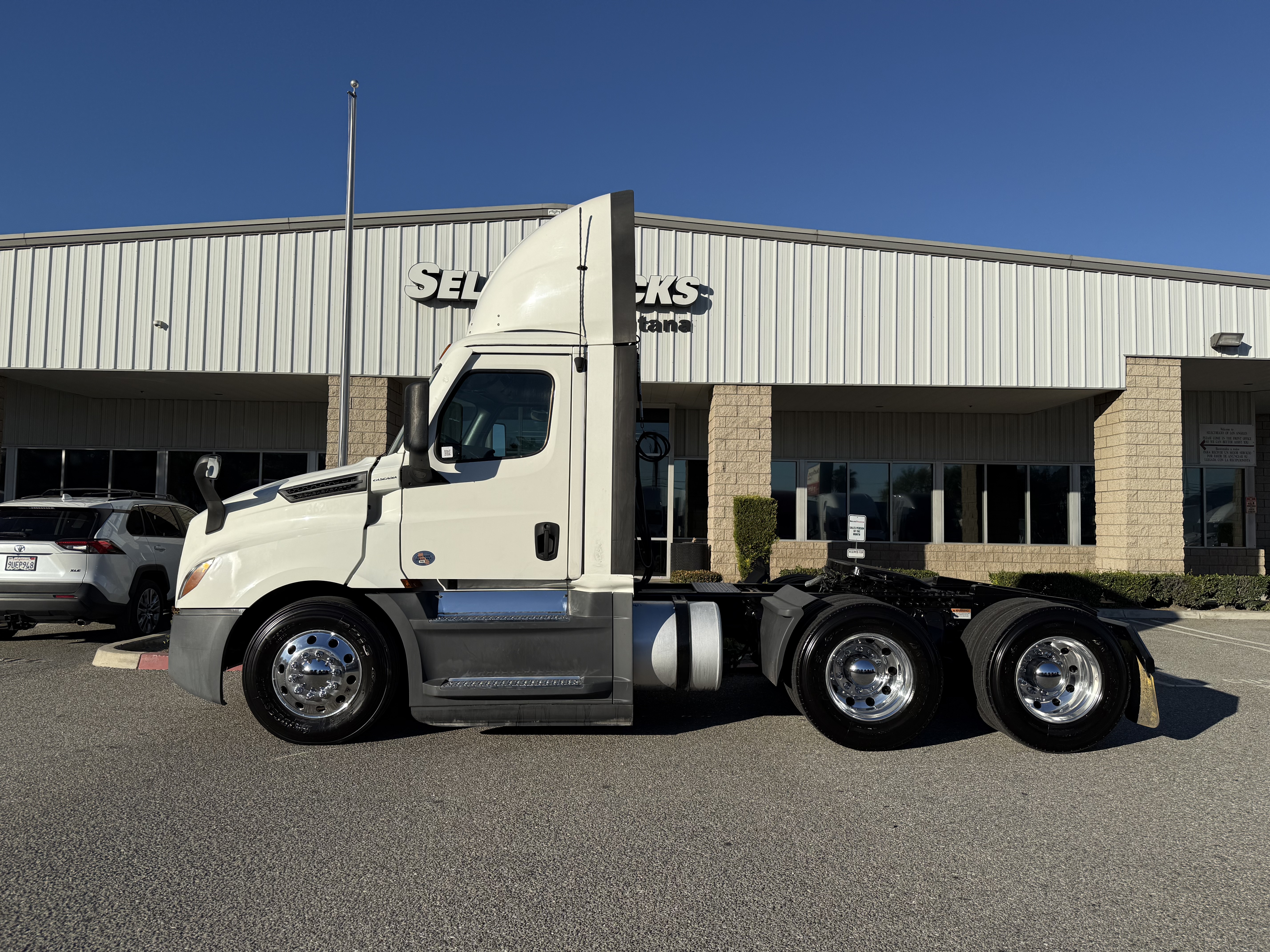 2021 Freightliner Cascadia in Fontana, CA — photo 3