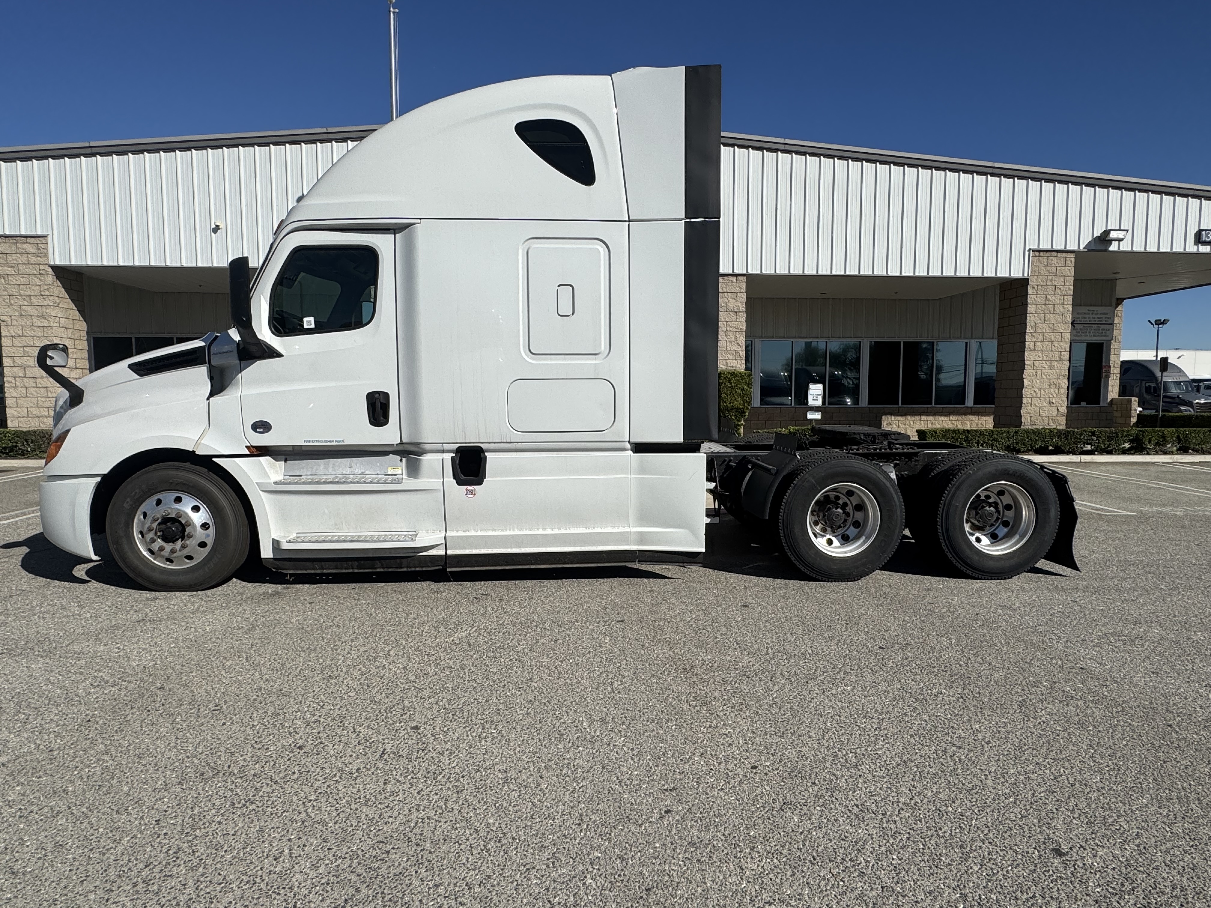 2020 Freightliner Cascadia in Fontana, CA — photo 3
