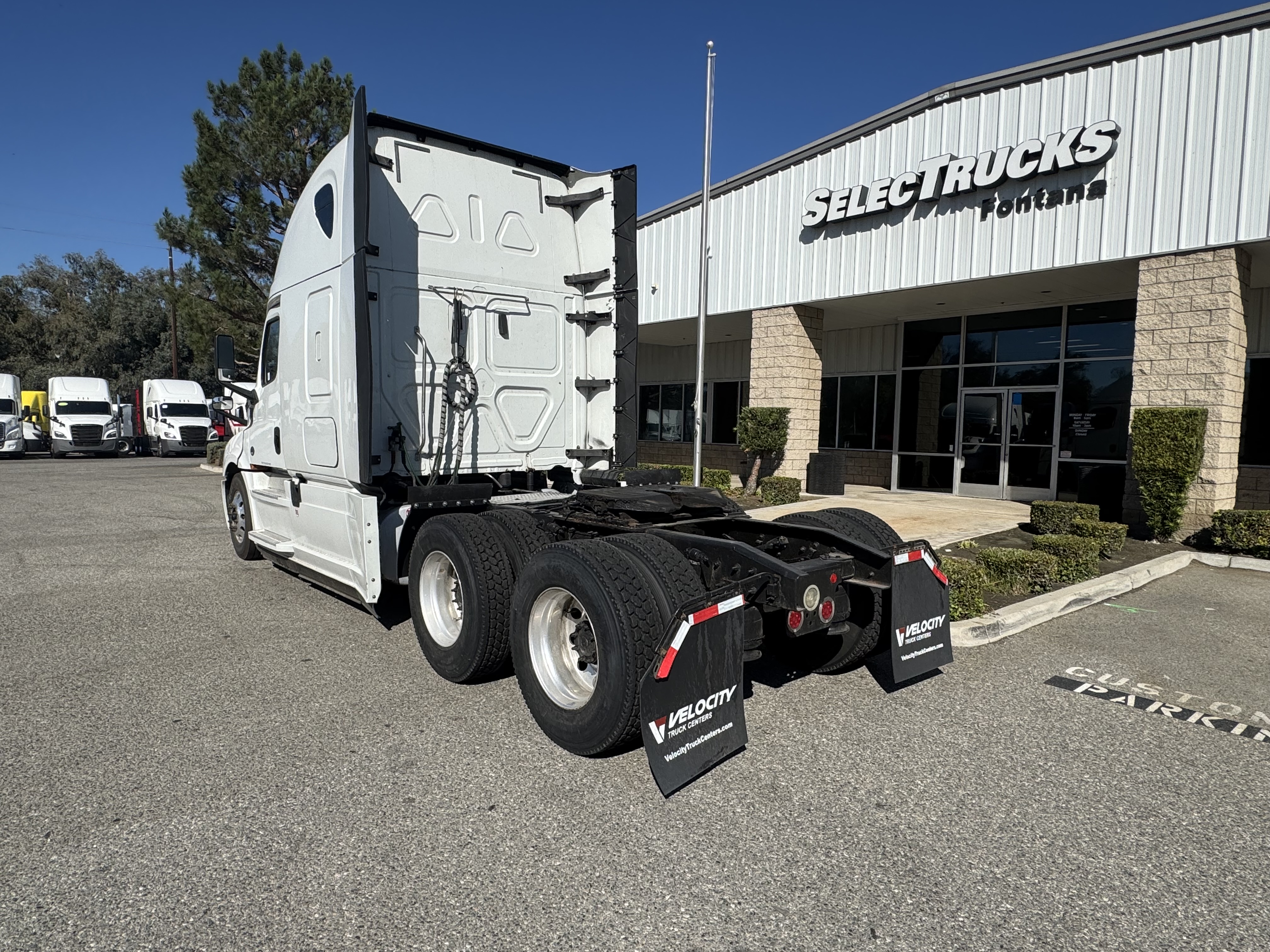 2020 Freightliner Cascadia in Fontana, CA — photo 4