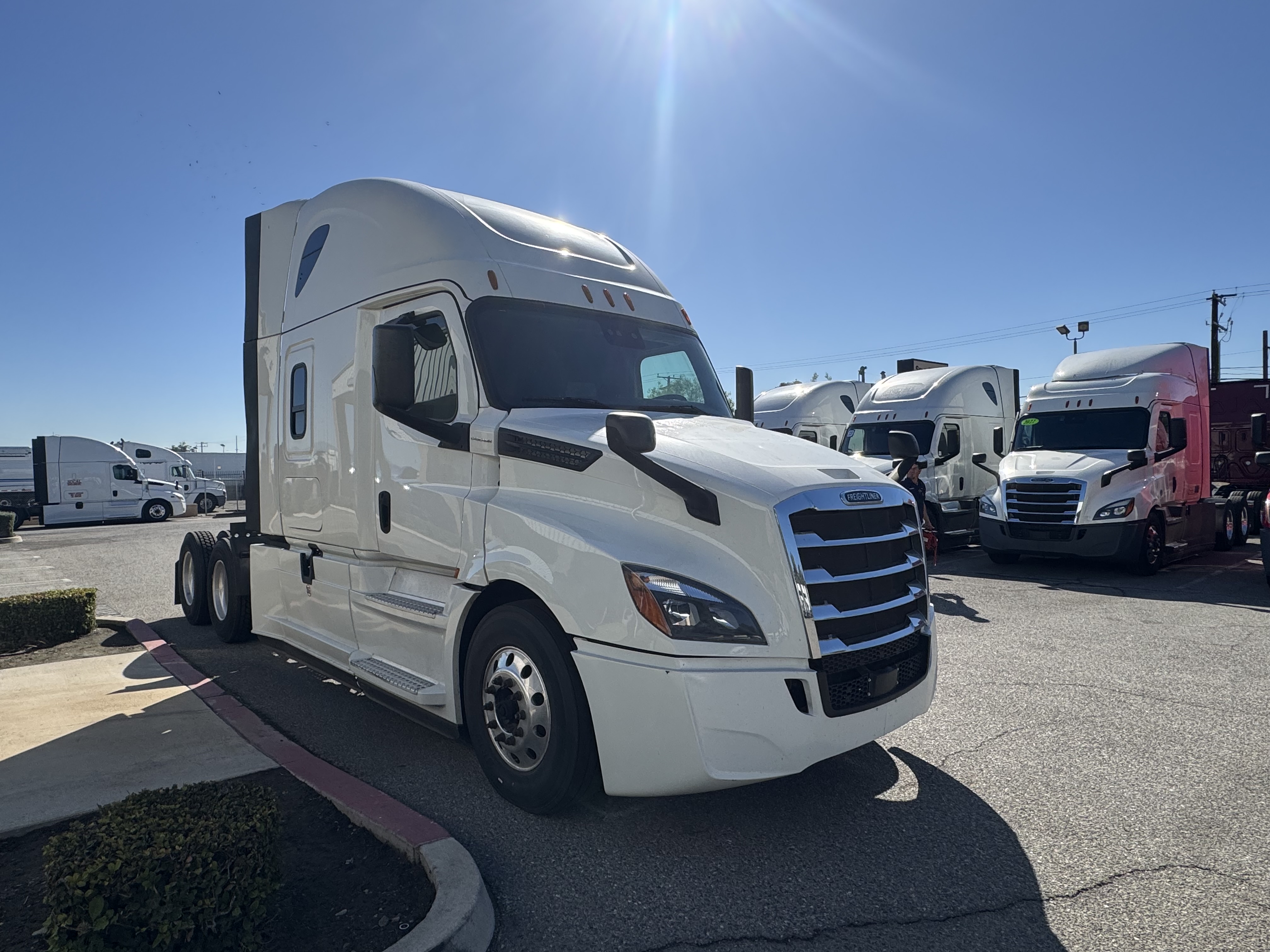 2020 Freightliner Cascadia in Fontana, CA — photo 8