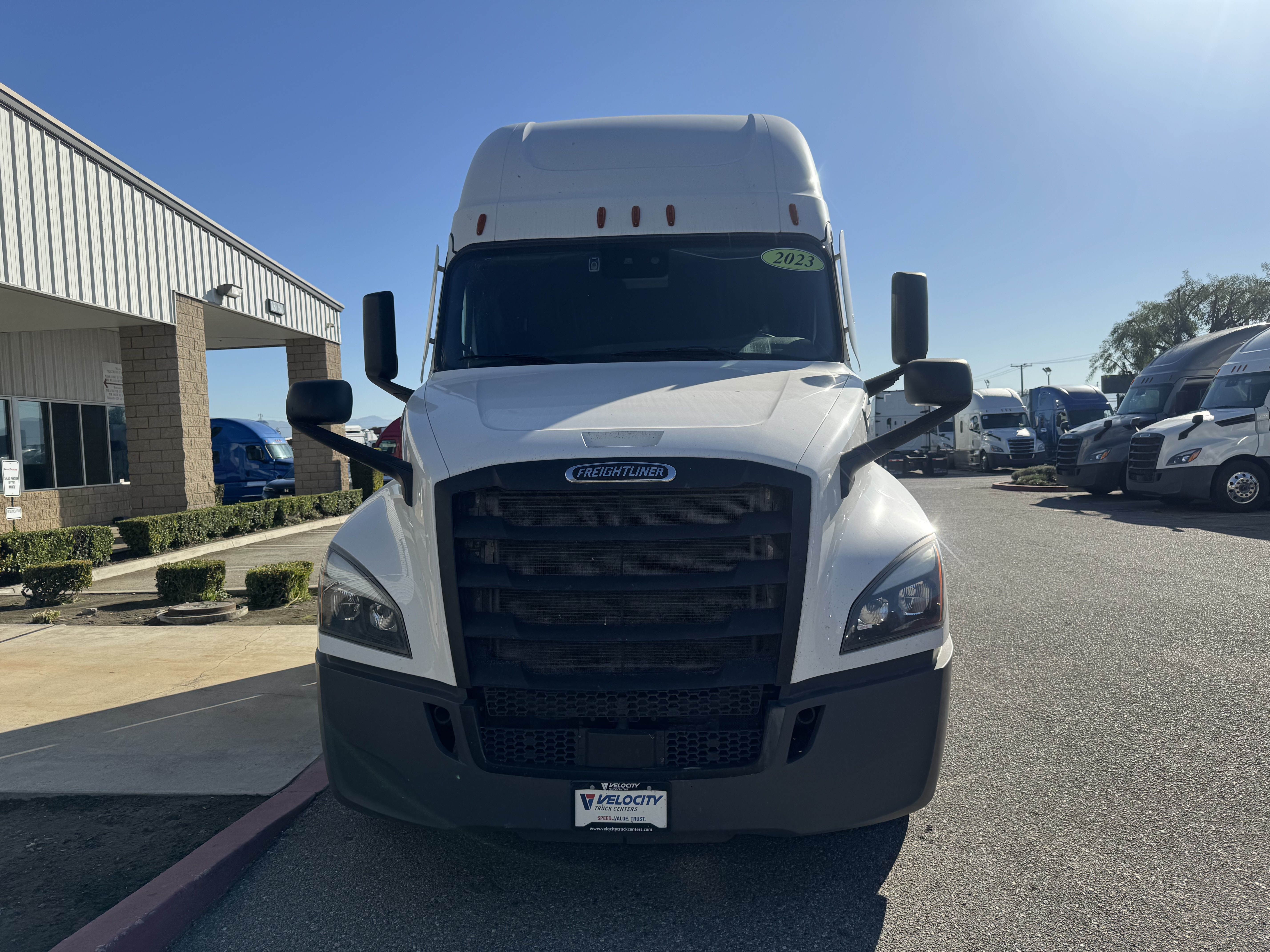 2023 Freightliner Cascadia in Fontana, CA — photo 2
