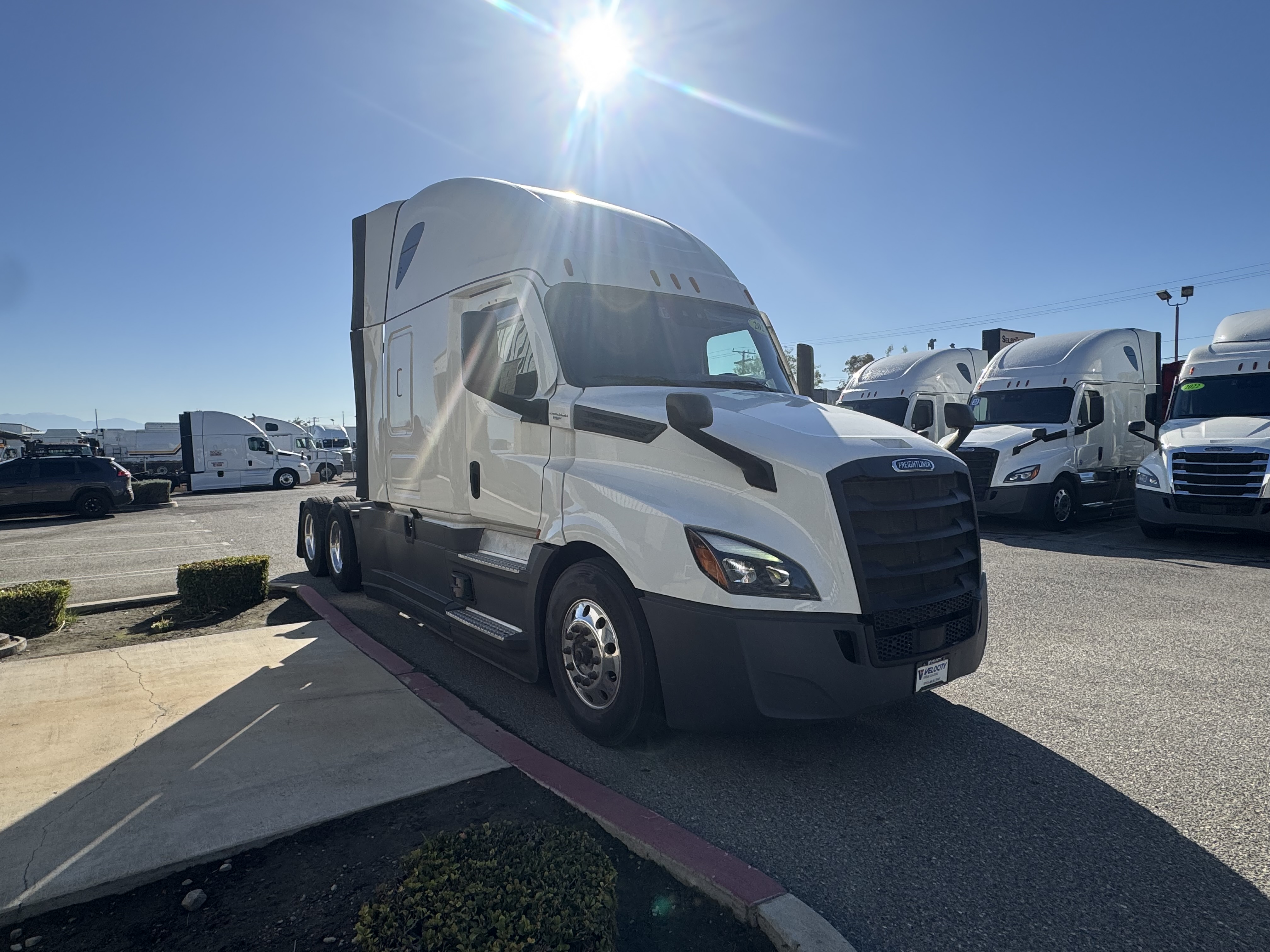 2023 Freightliner Cascadia in Fontana, CA — photo 8