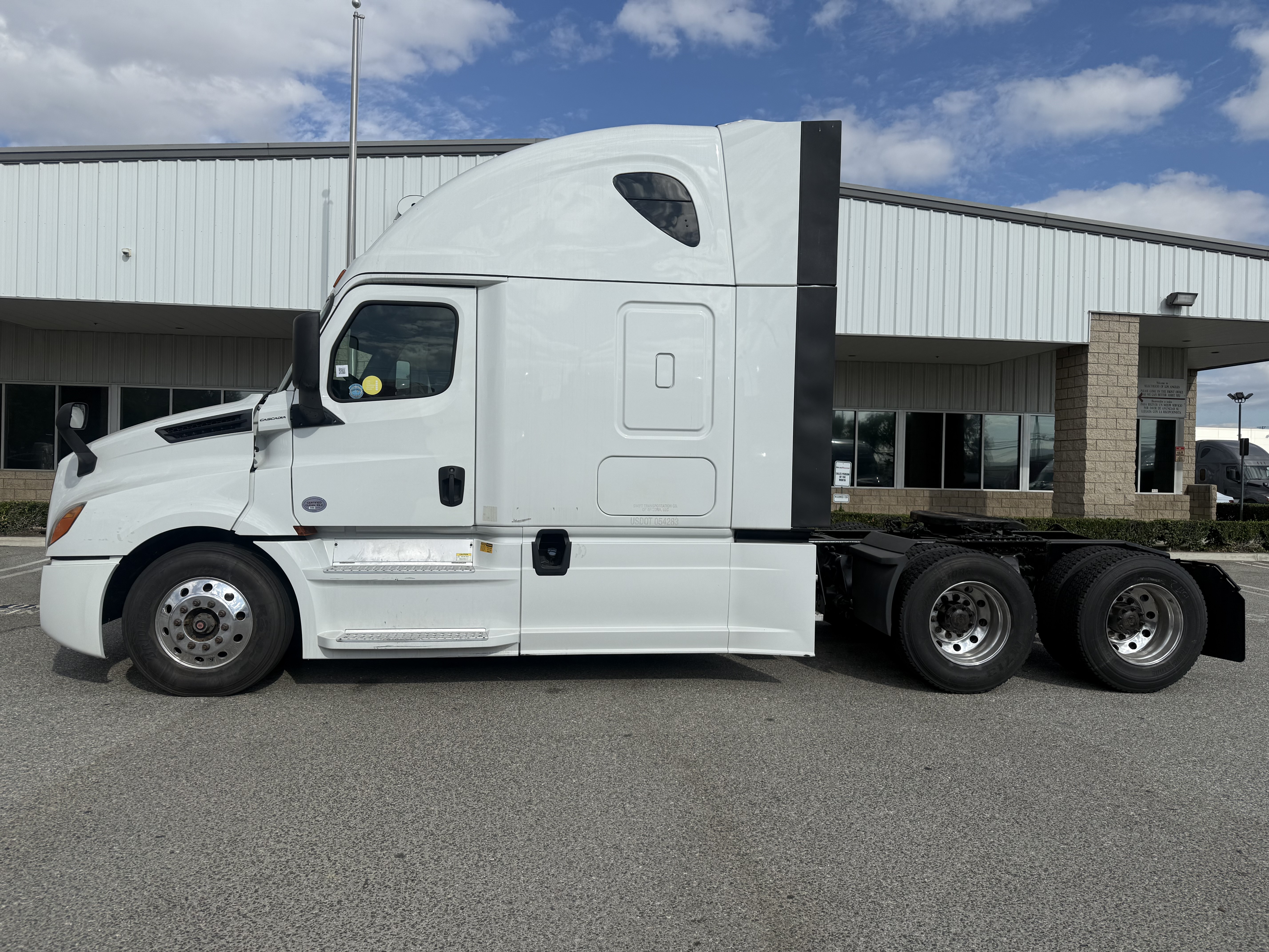 2020 Freightliner Cascadia in Fontana, CA — photo 3