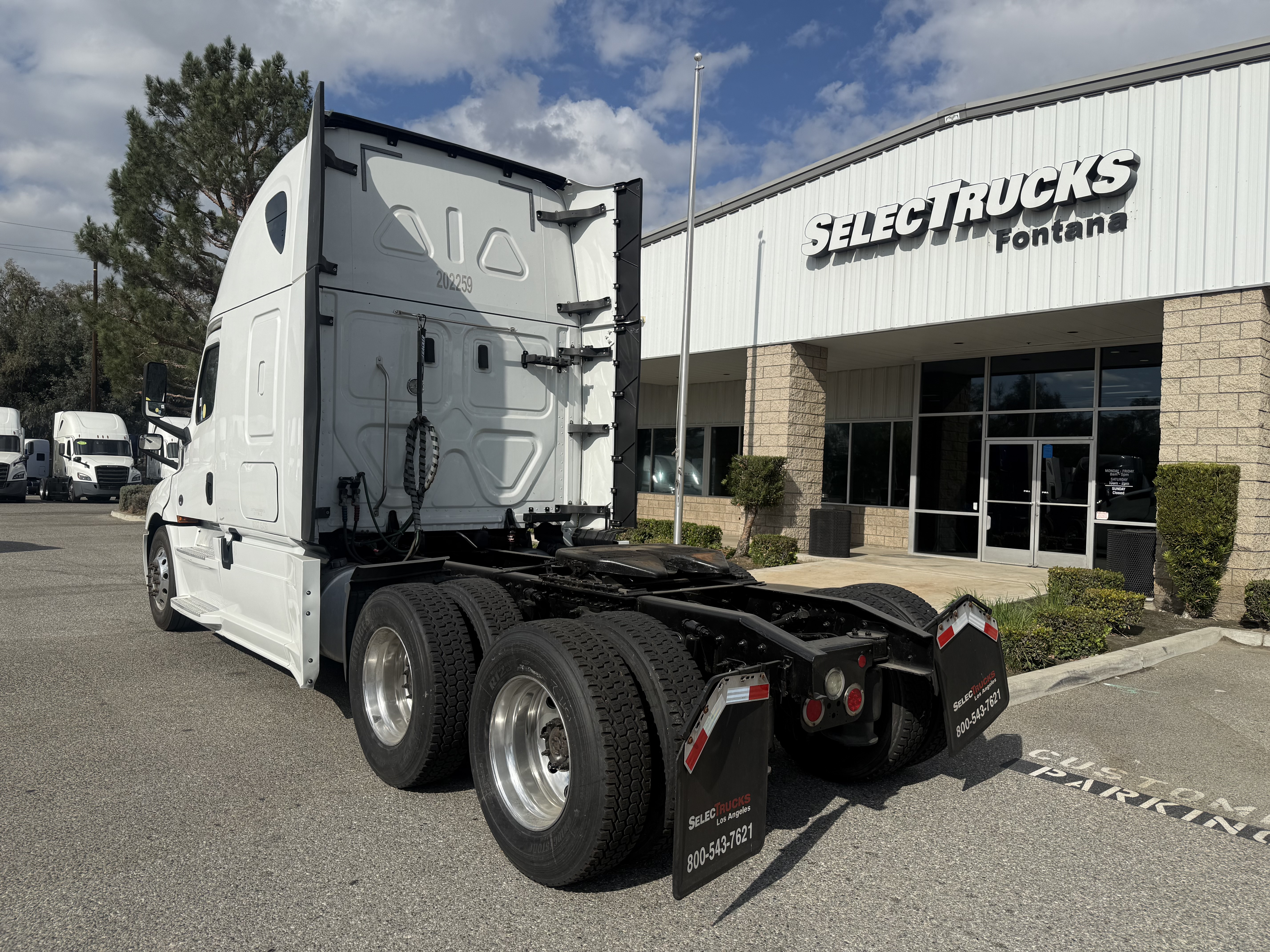 2020 Freightliner Cascadia in Fontana, CA — photo 4
