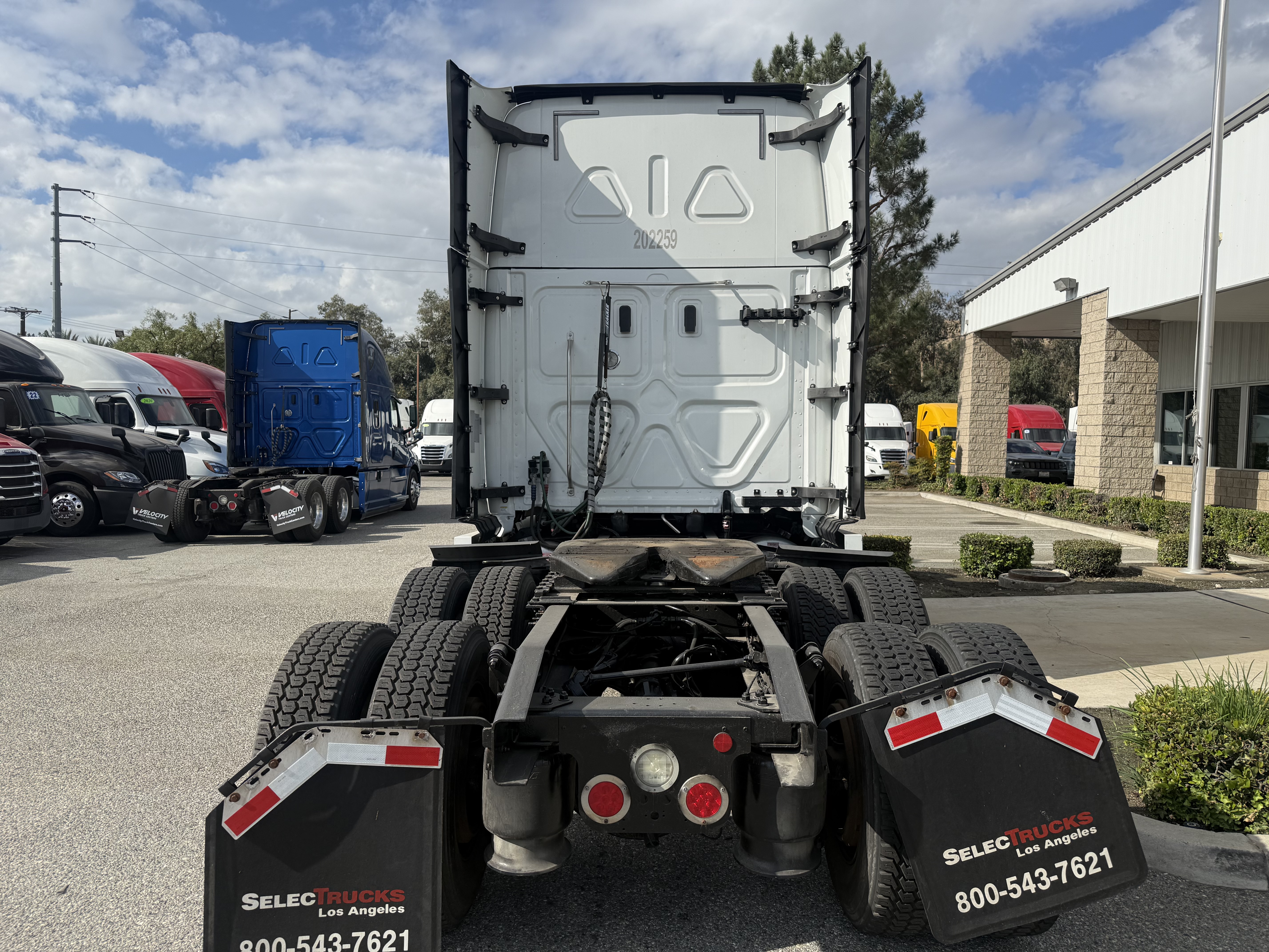 2020 Freightliner Cascadia in Fontana, CA — photo 5