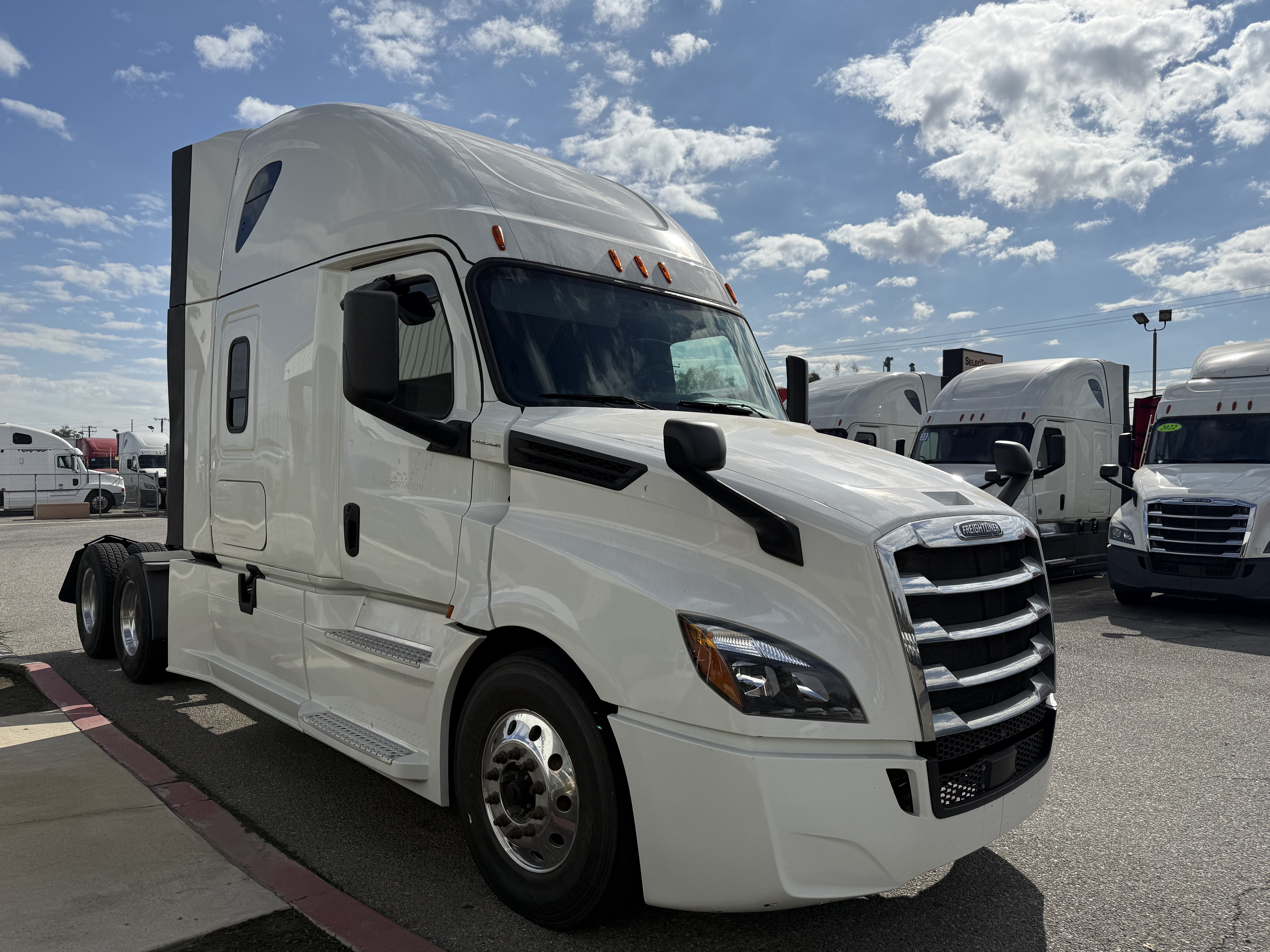 2020 Freightliner Cascadia in Fontana, CA — photo 8