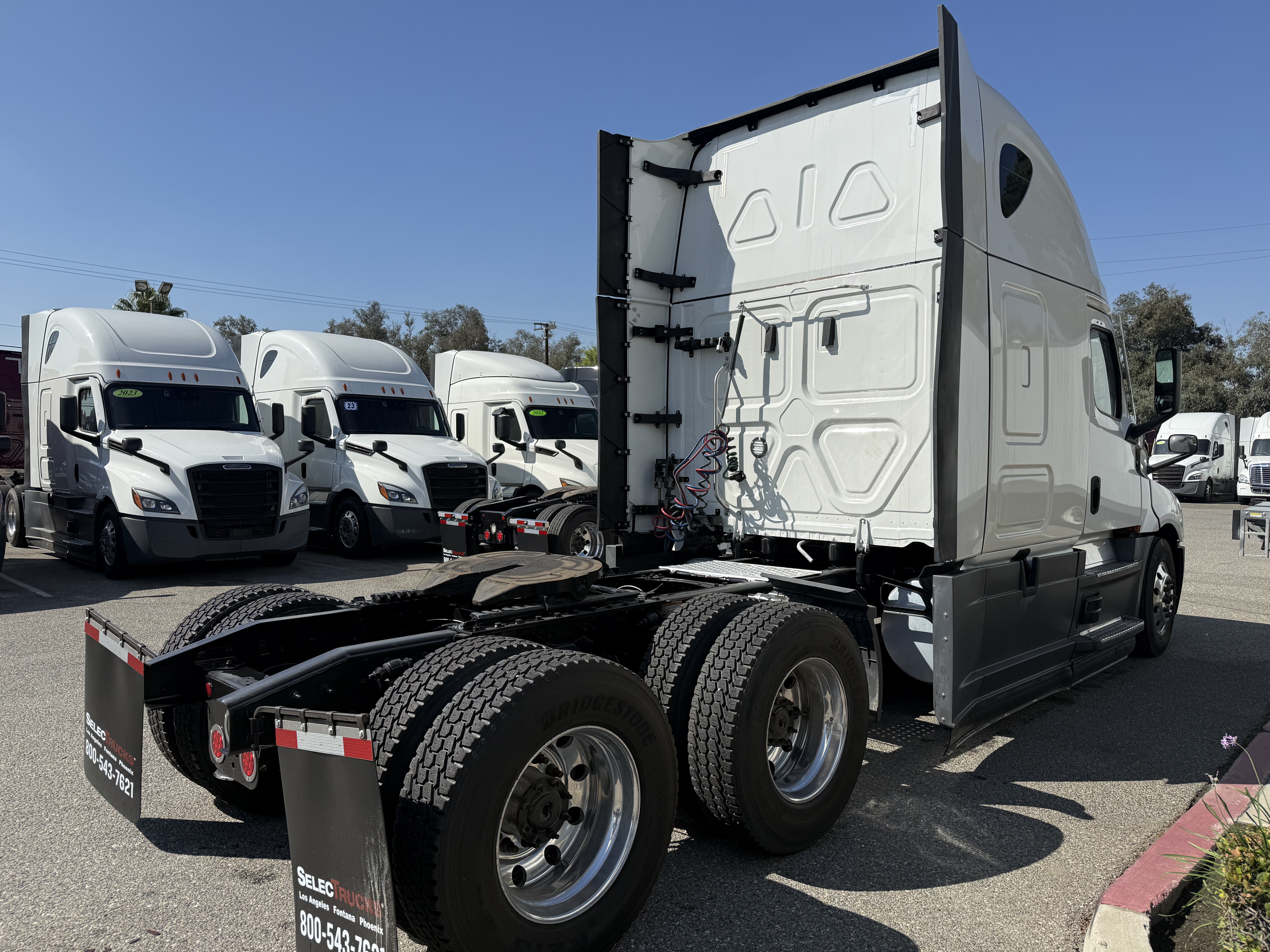 2023 Freightliner Cascadia in Fontana, CA — photo 6