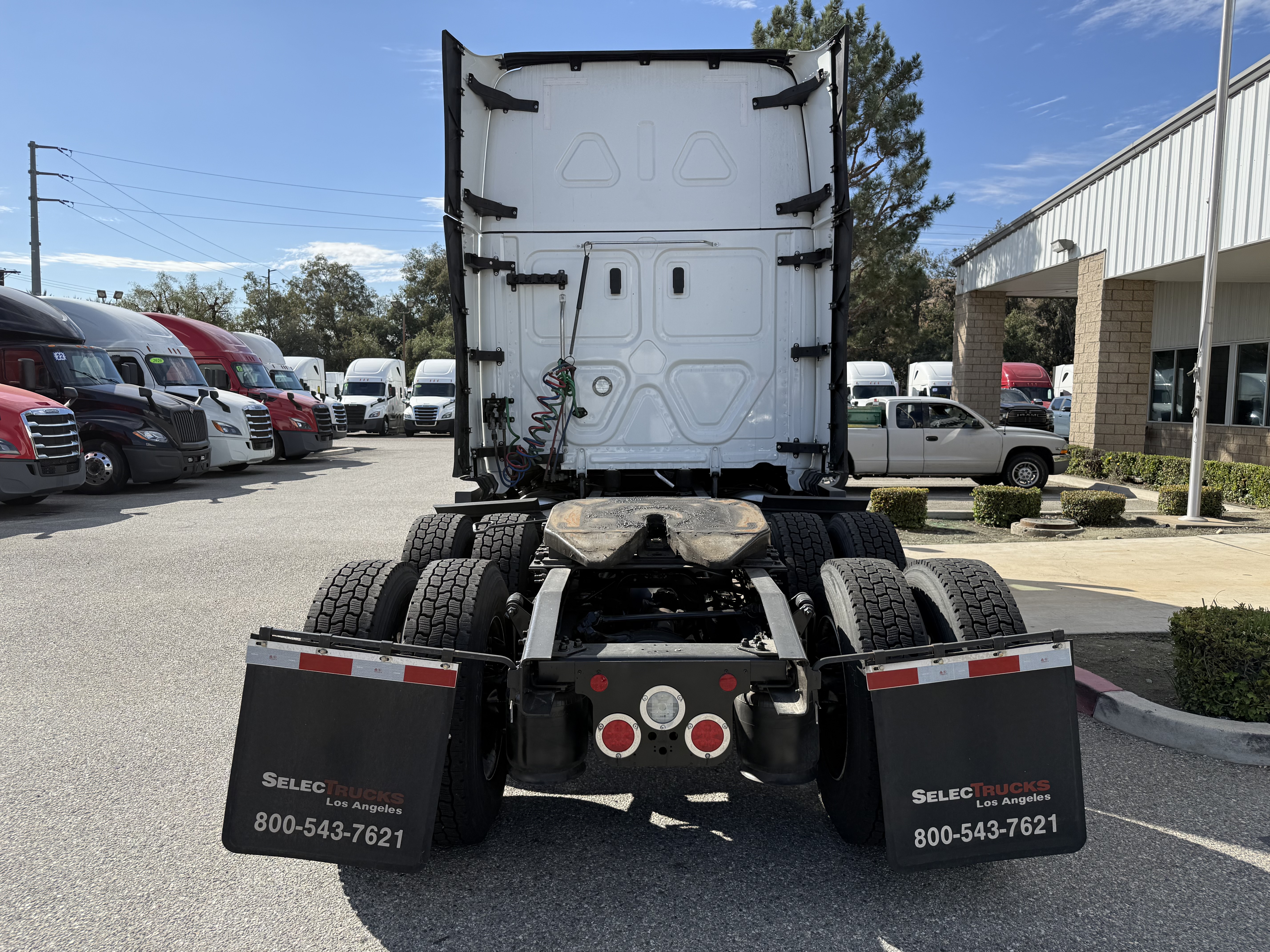 2023 Freightliner Cascadia in Fontana, CA — photo 5