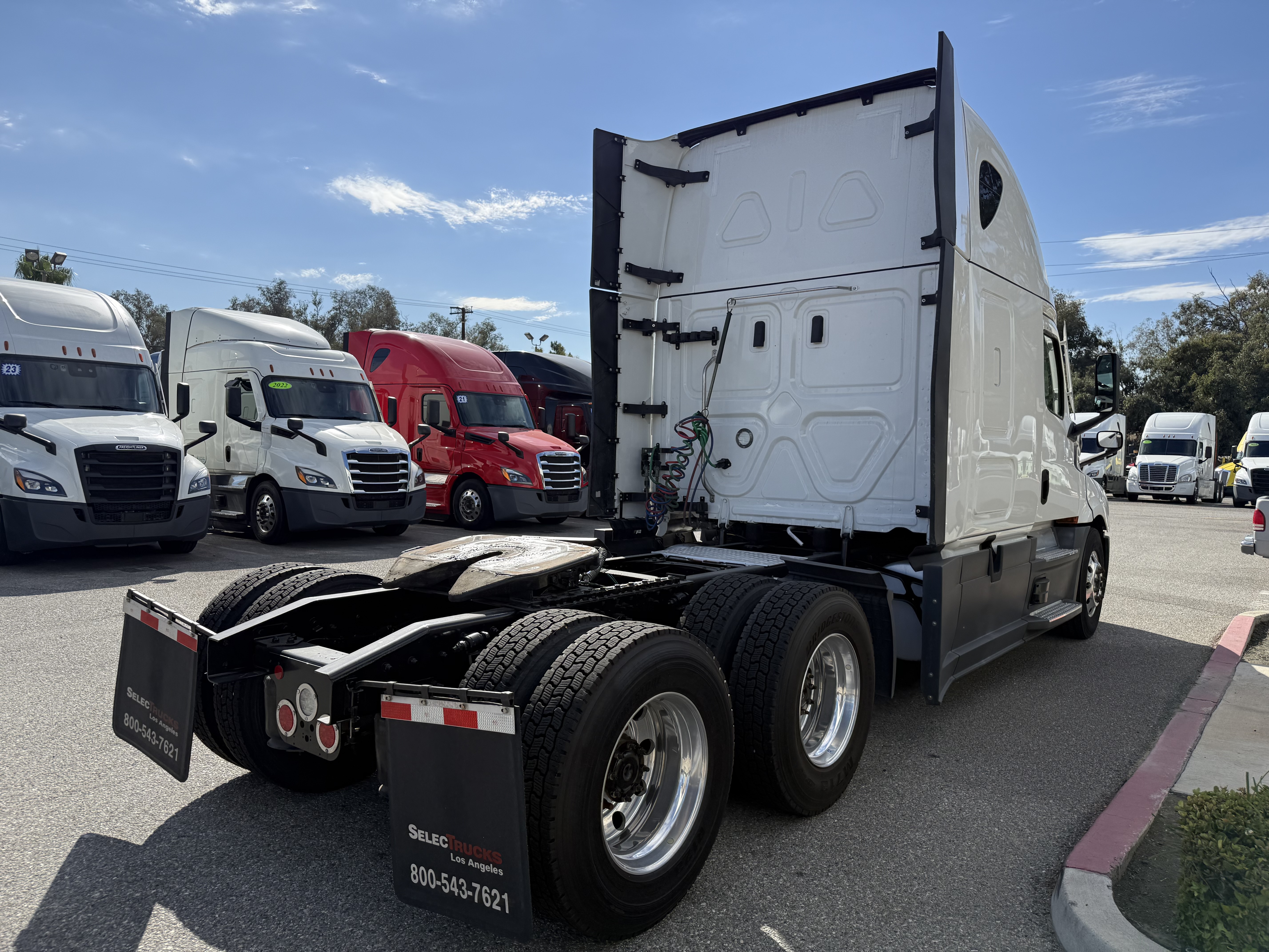 2023 Freightliner Cascadia in Fontana, CA — photo 6