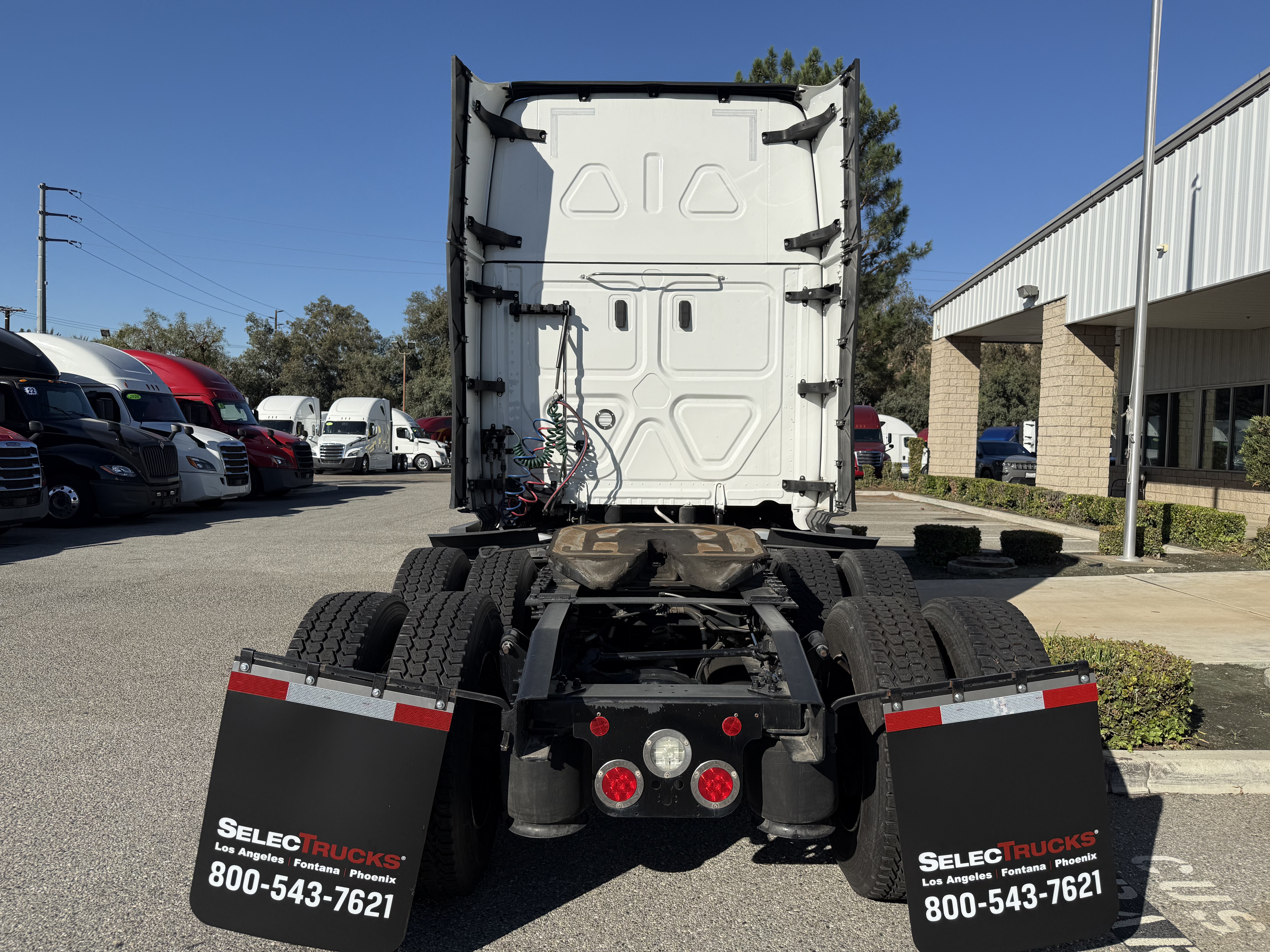 2023 Freightliner Cascadia in Fontana, CA — photo 5