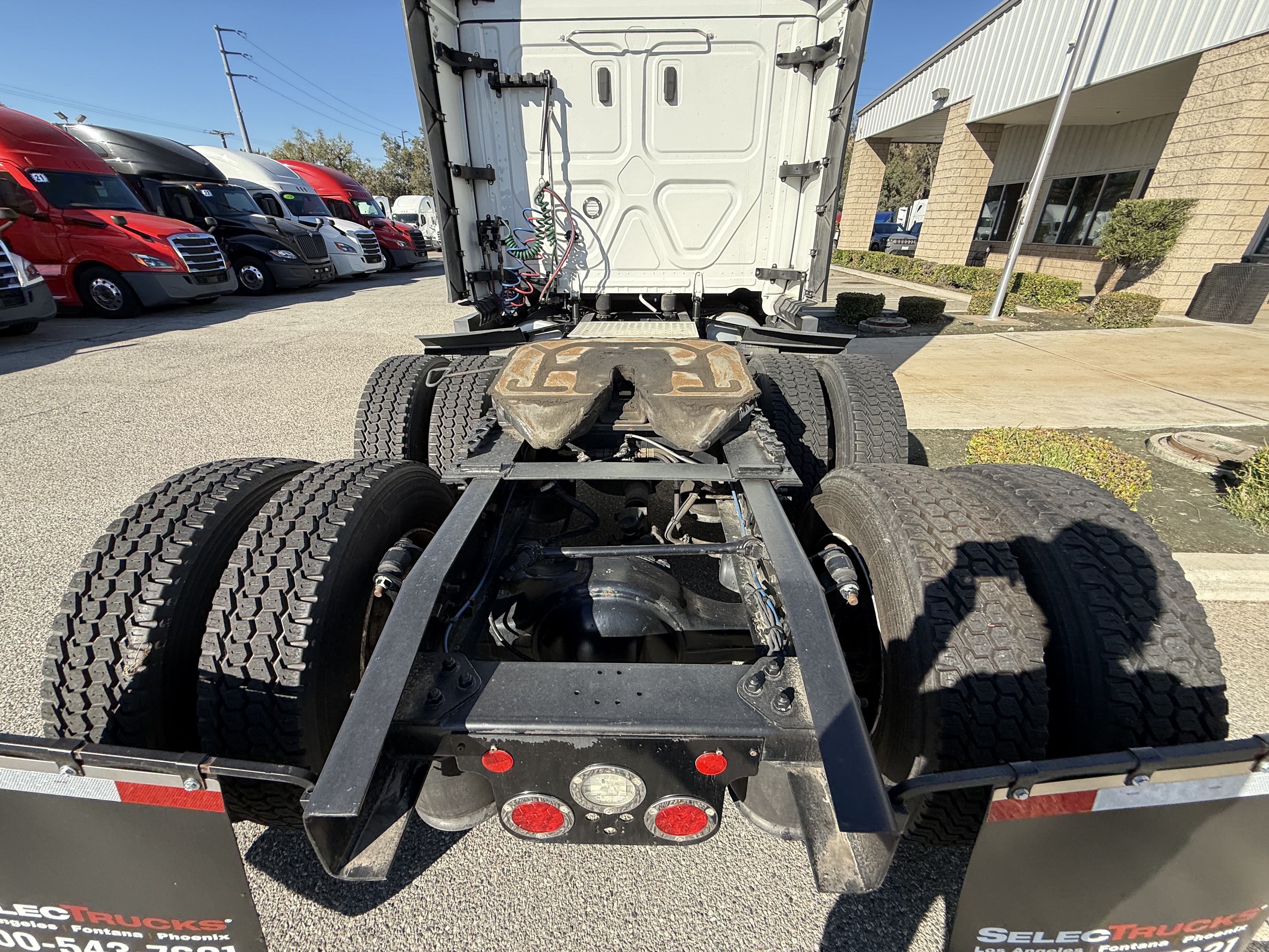 2023 Freightliner Cascadia in Fontana, CA — photo 6