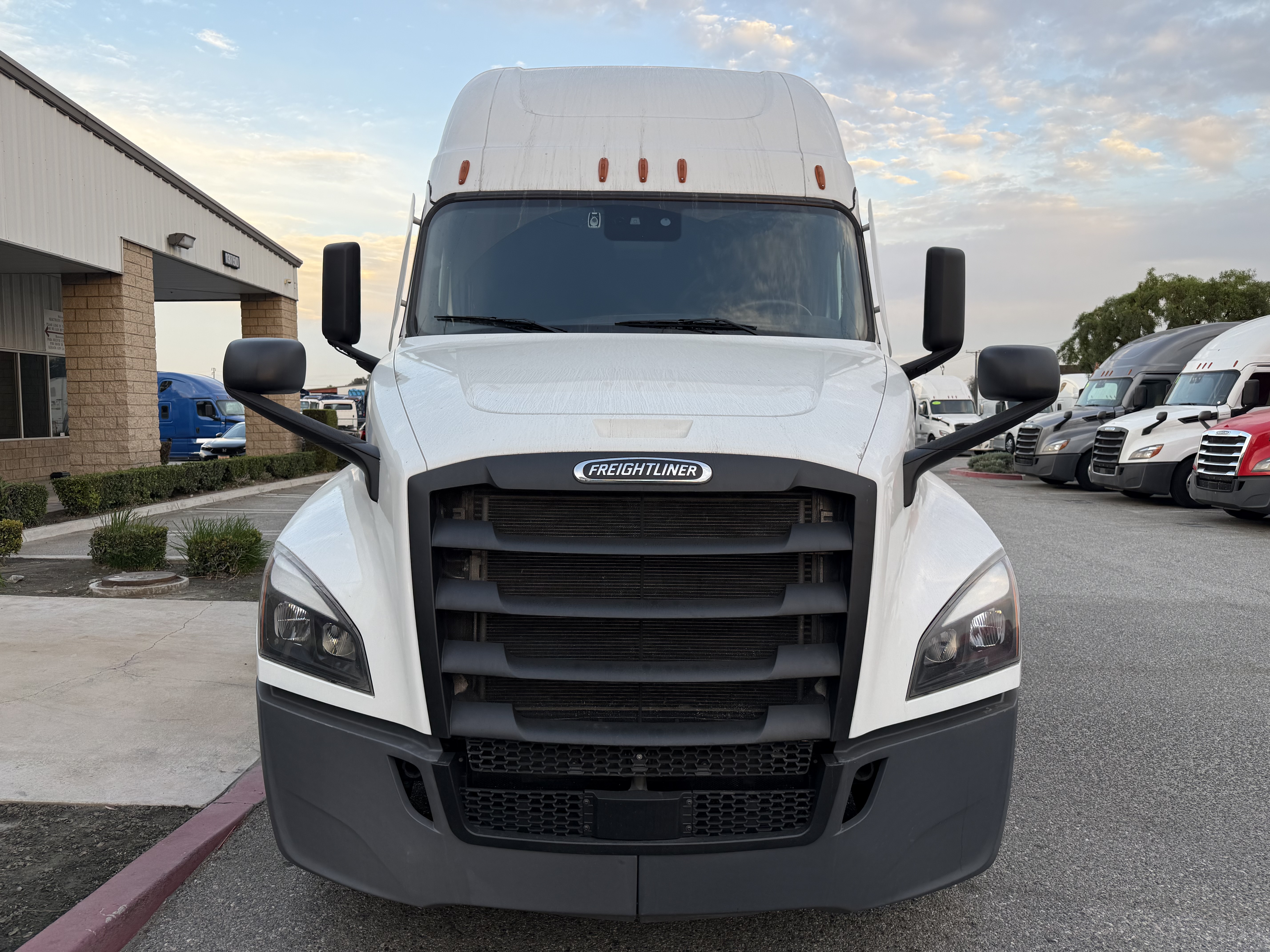 2023 Freightliner Cascadia in Fontana, CA — photo 2