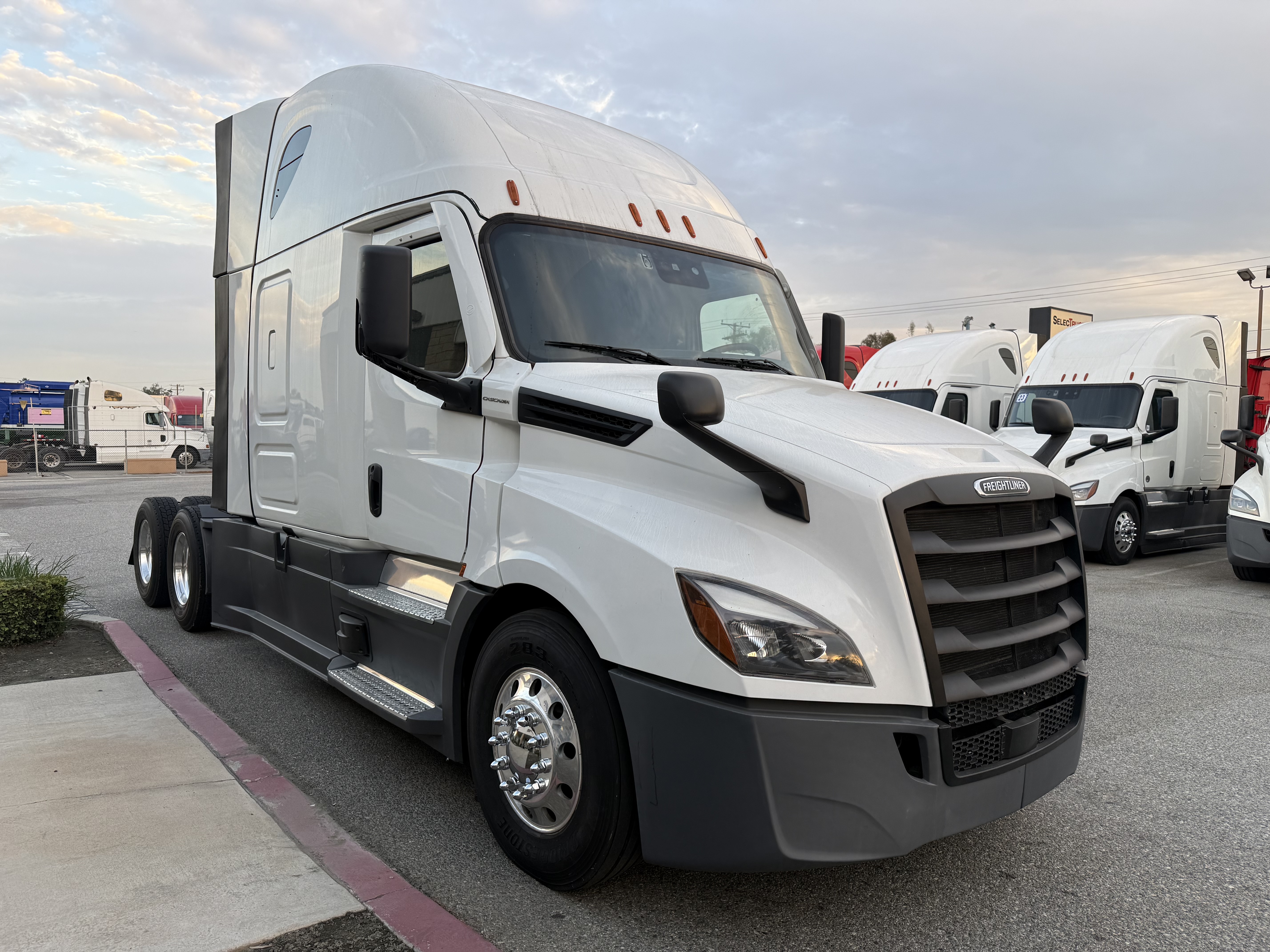 2023 Freightliner Cascadia in Fontana, CA — photo 8