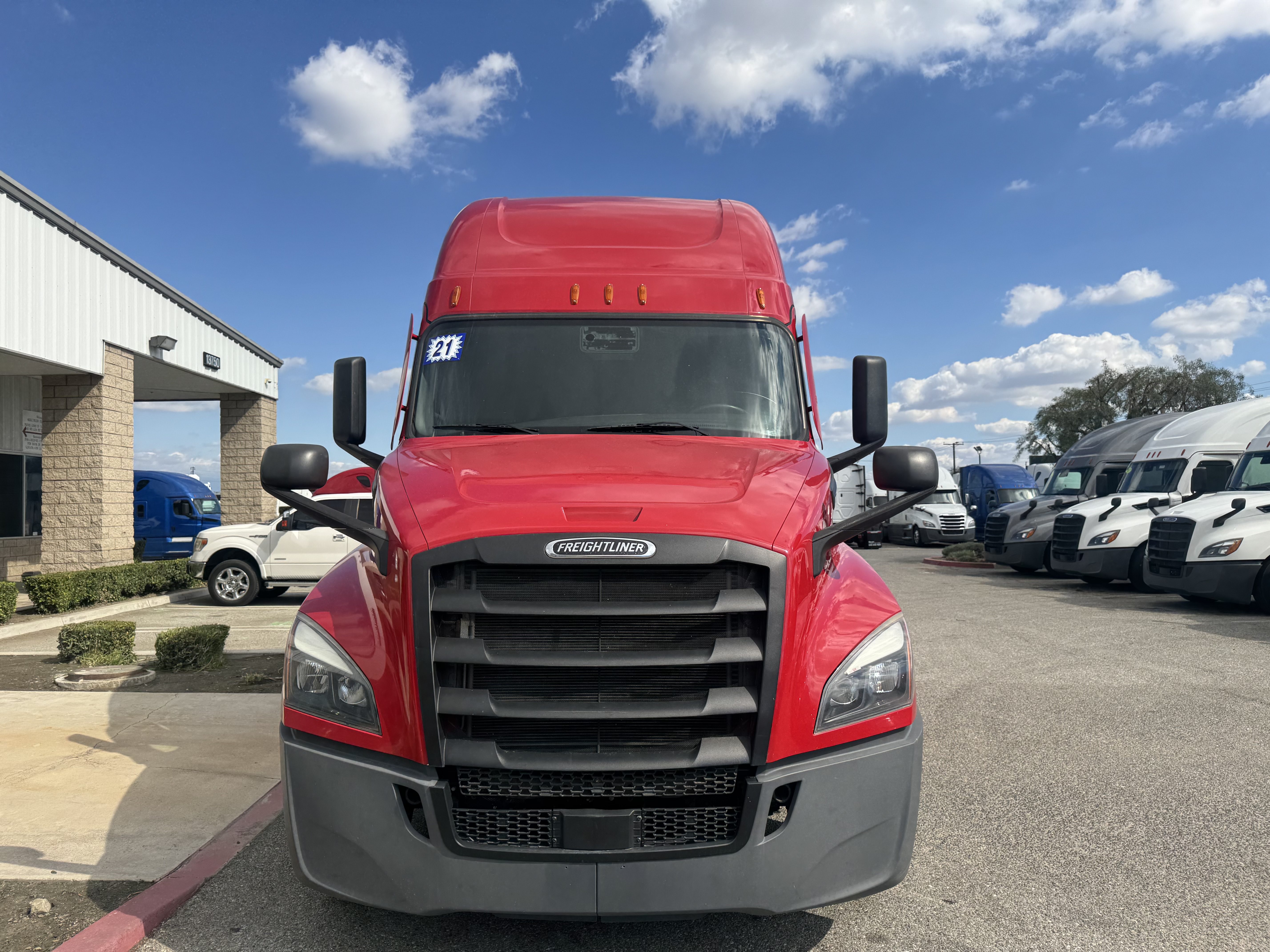 2021 Freightliner Cascadia in Fontana, CA — photo 2