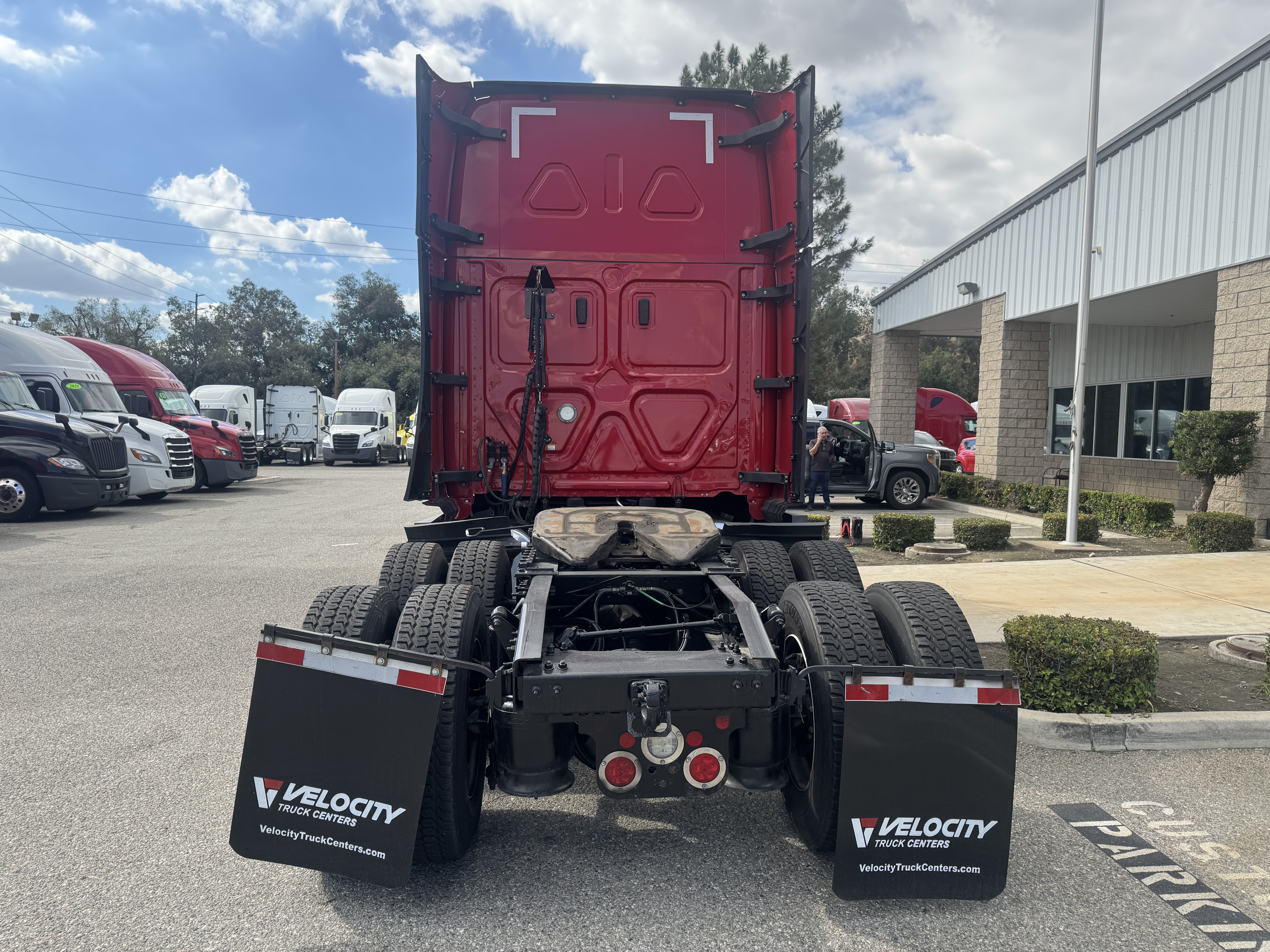 2021 Freightliner Cascadia in Fontana, CA — photo 5