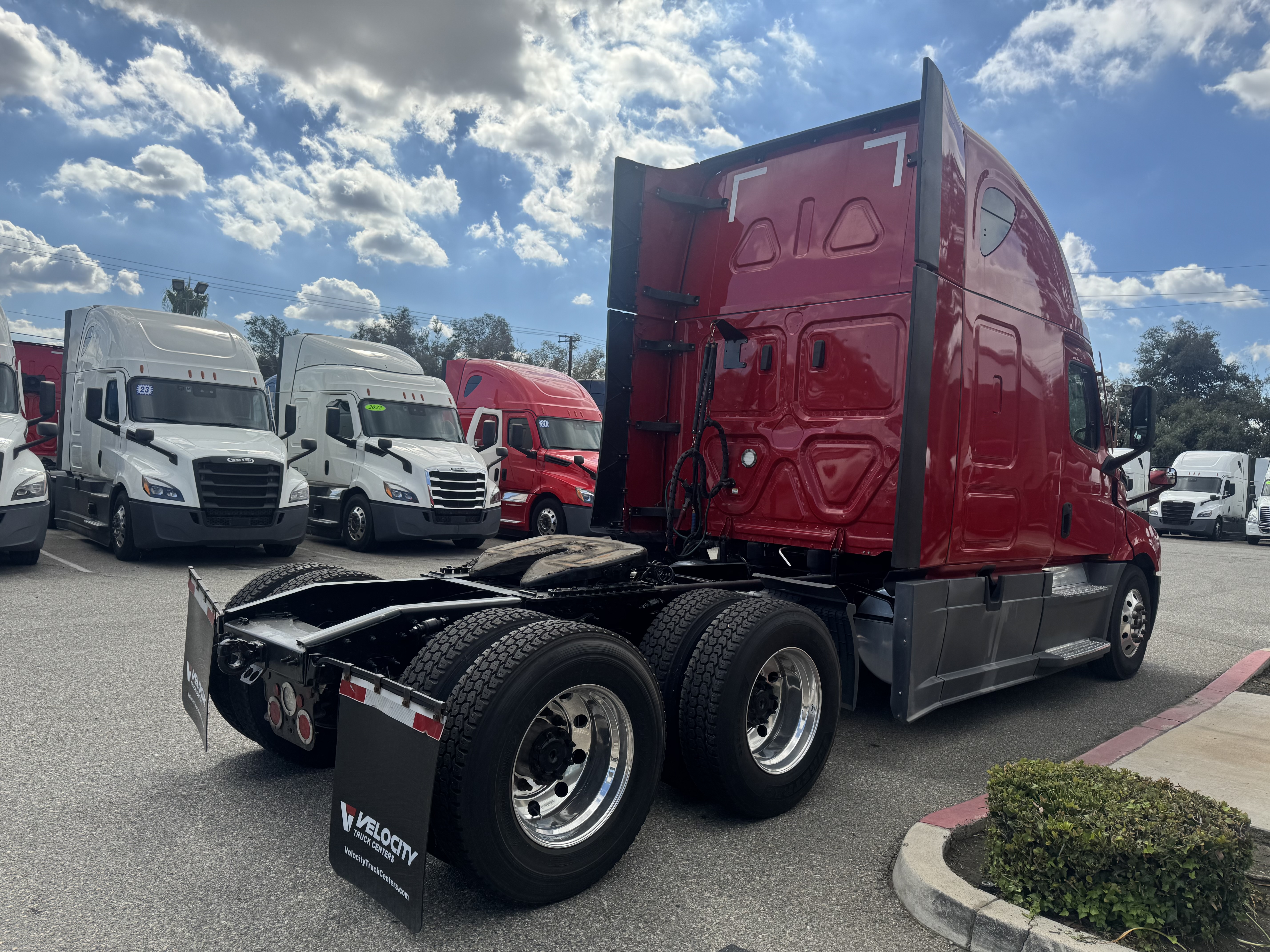 2021 Freightliner Cascadia in Fontana, CA — photo 6
