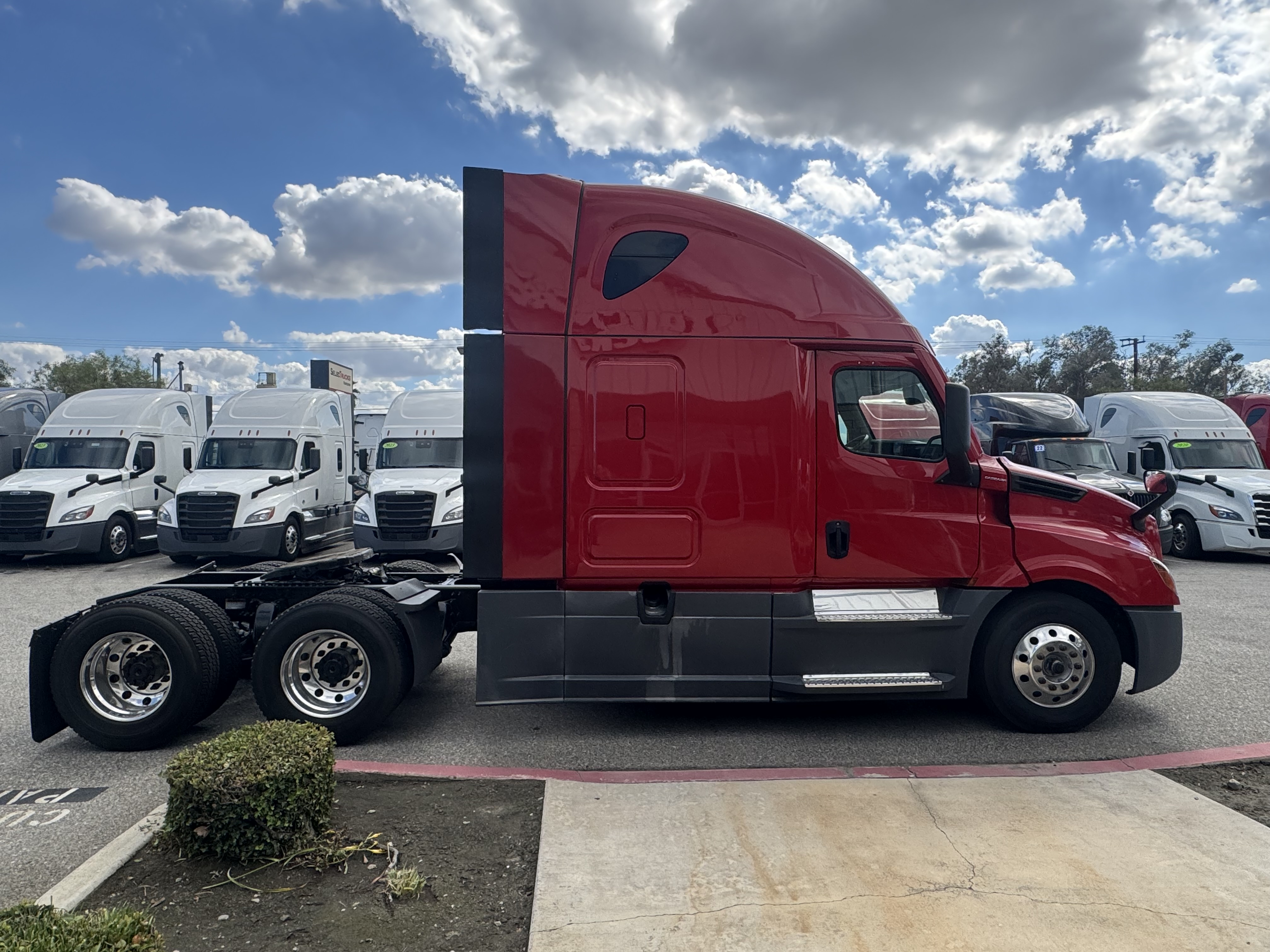 2021 Freightliner Cascadia in Fontana, CA — photo 7