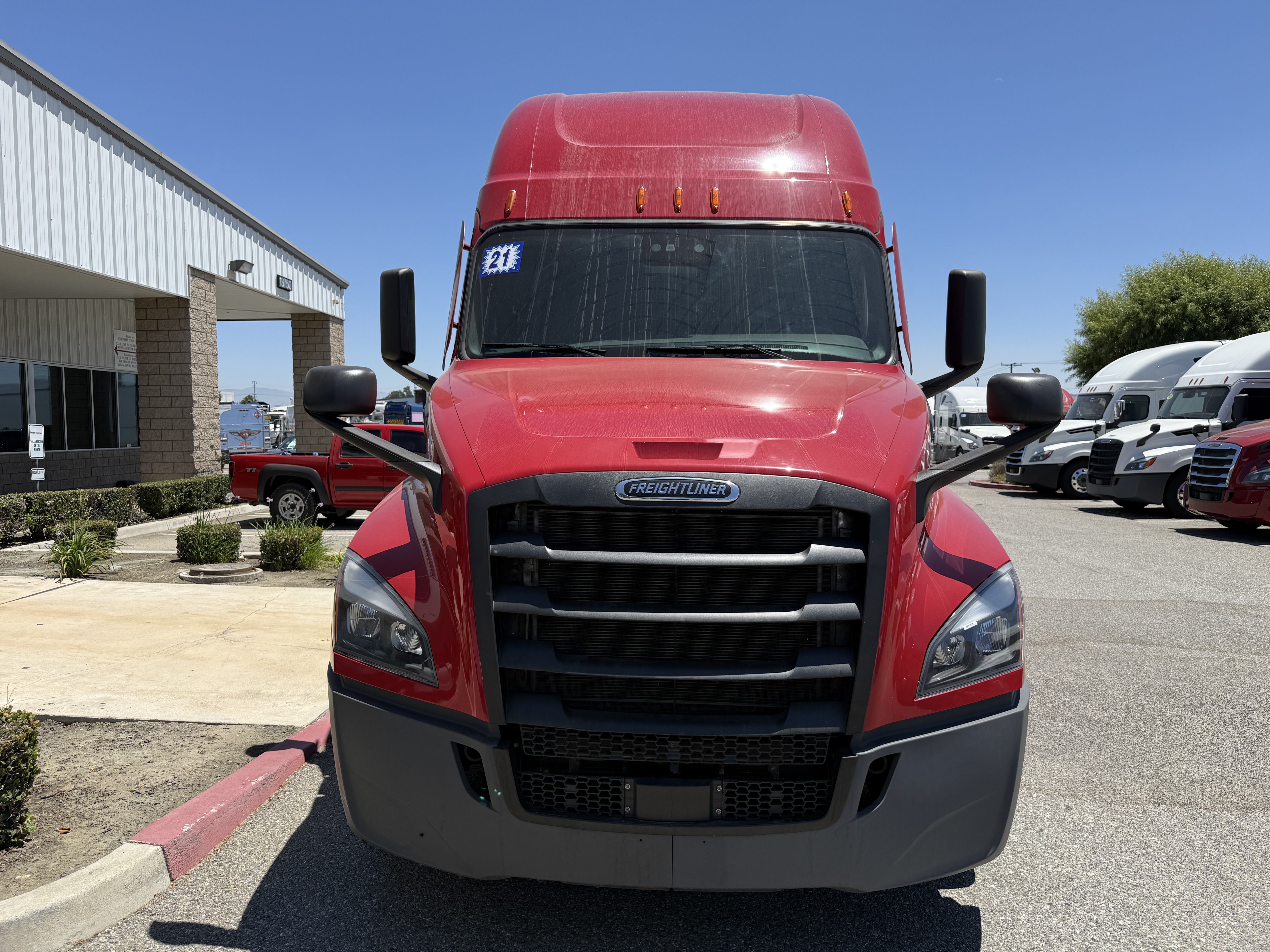 2021 Freightliner Cascadia in Fontana, CA — photo 2