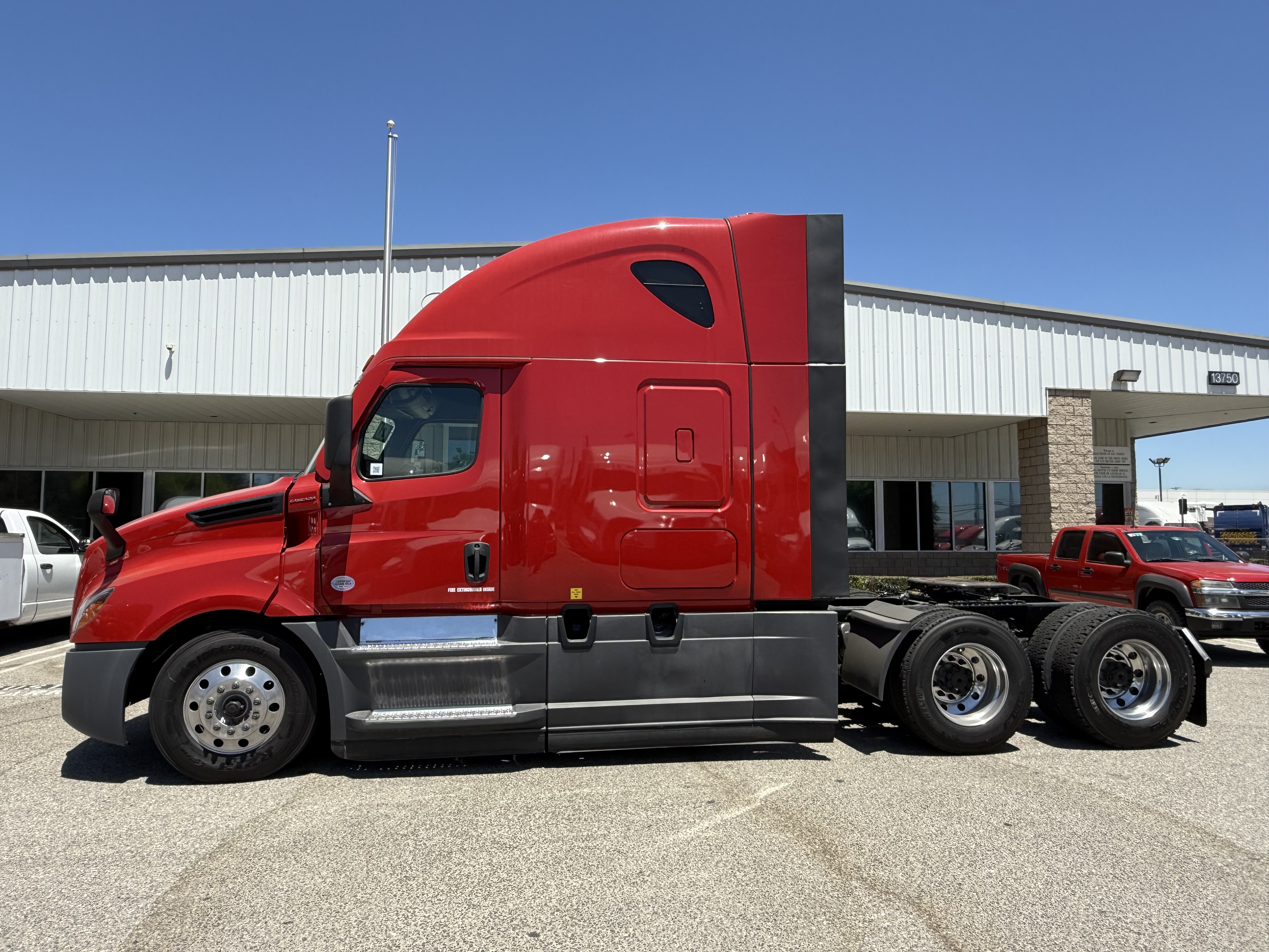 2021 Freightliner Cascadia in Fontana, CA — photo 3