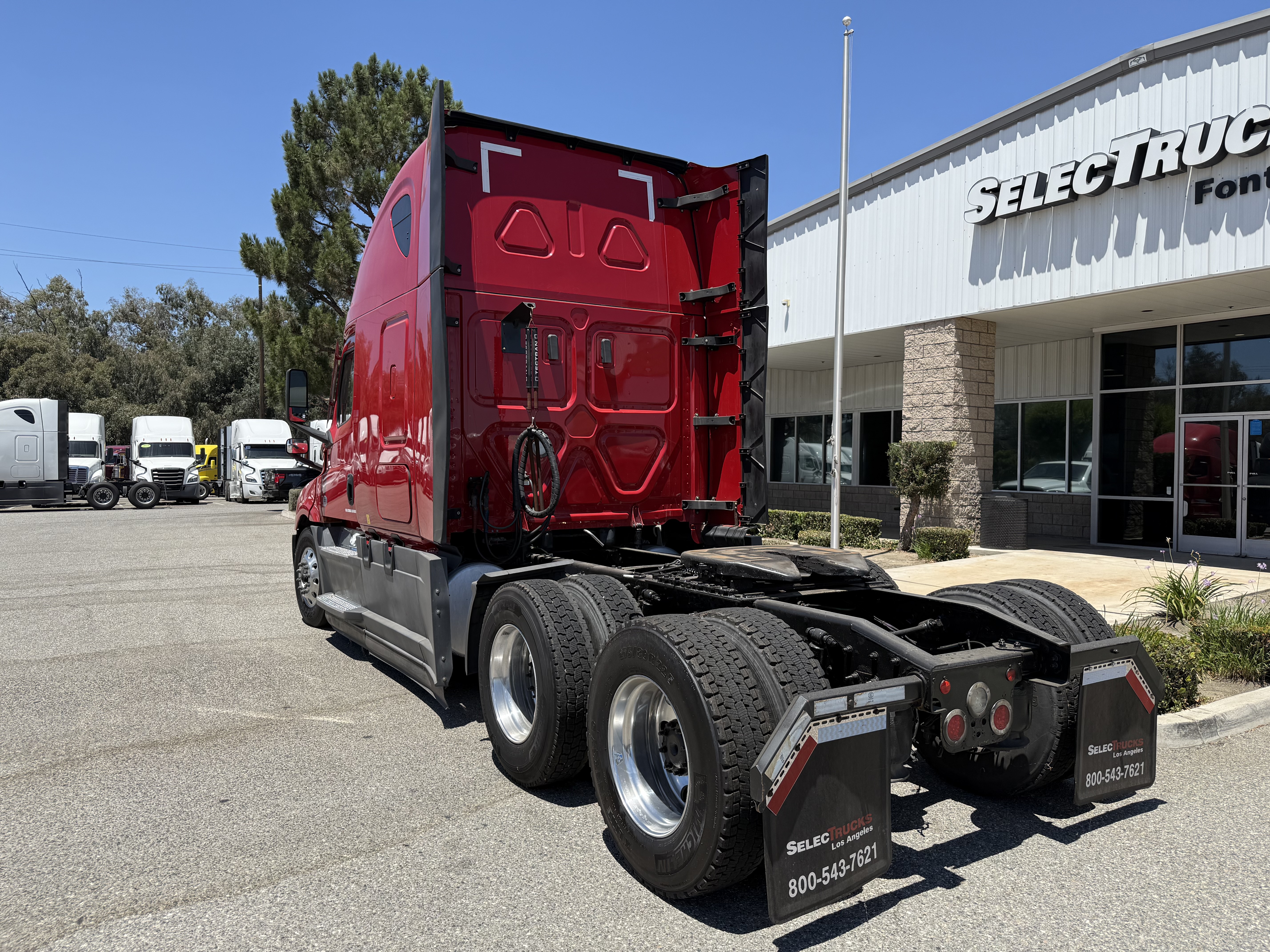 2021 Freightliner Cascadia in Fontana, CA — photo 4