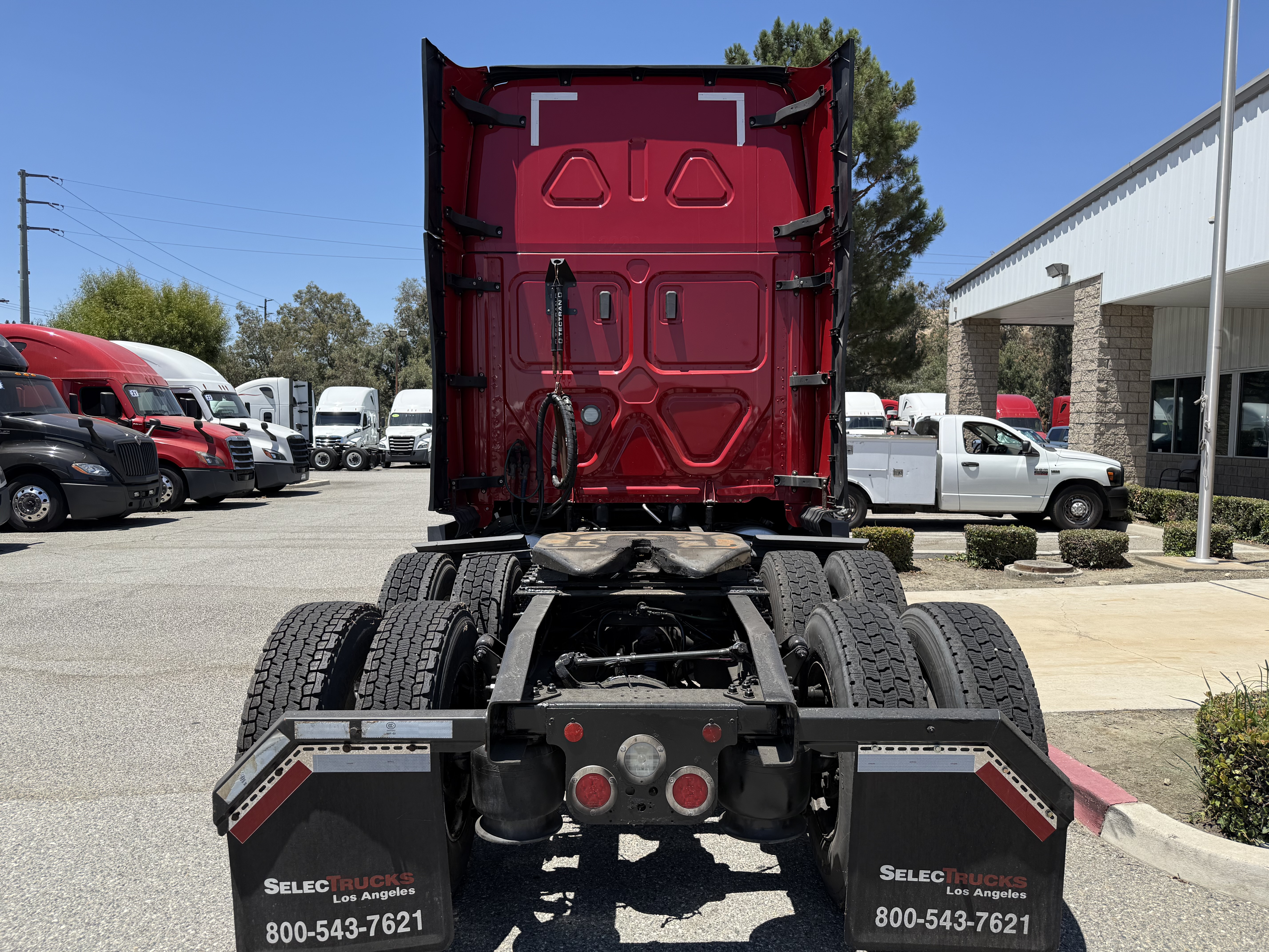 2021 Freightliner Cascadia in Fontana, CA — photo 5