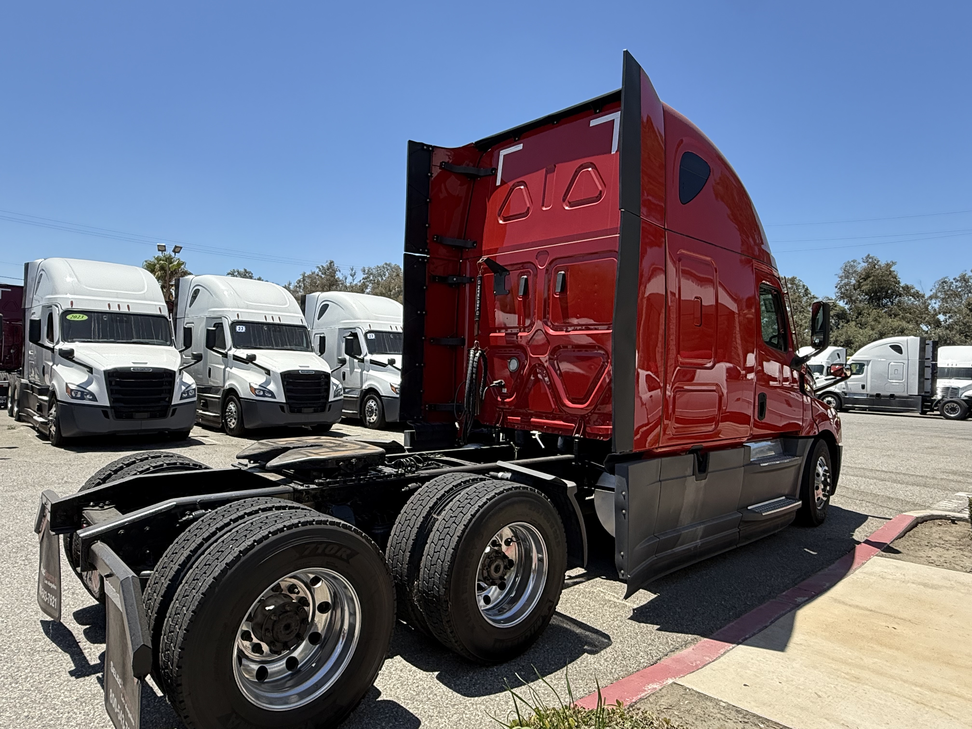 2021 Freightliner Cascadia in Fontana, CA — photo 7