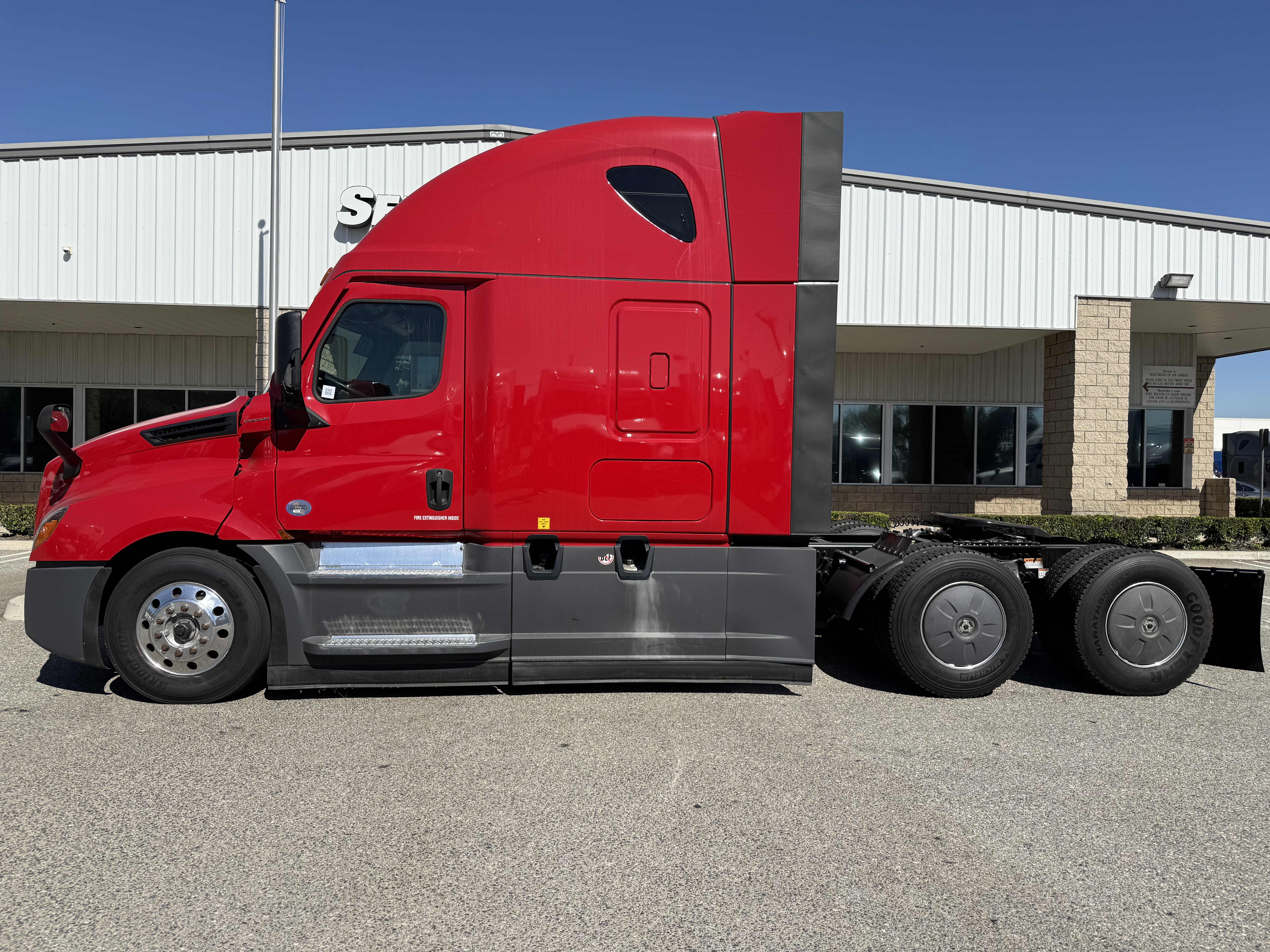 2023 Freightliner Cascadia in Fontana, CA — photo 3