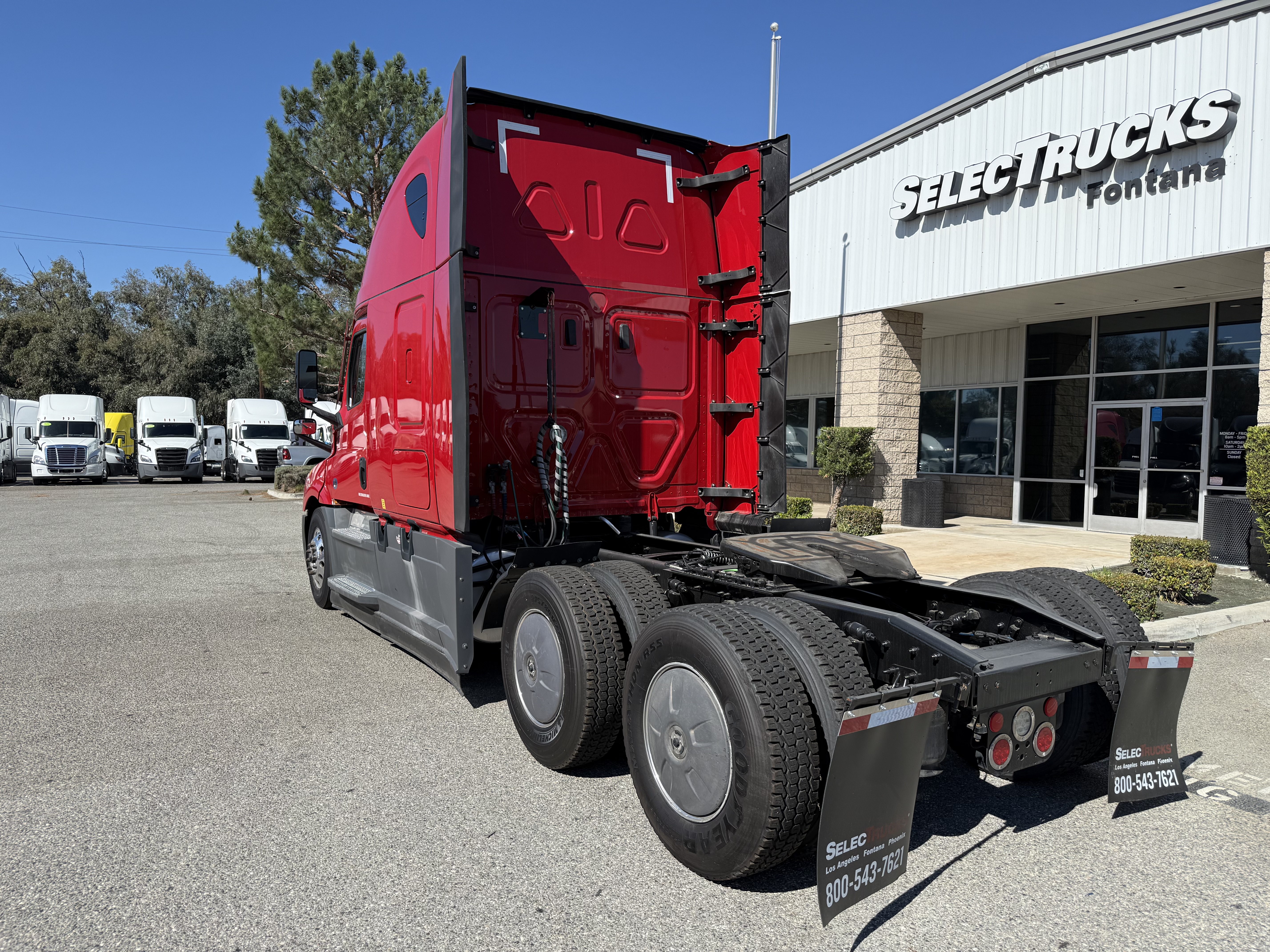 2023 Freightliner Cascadia in Fontana, CA — photo 4
