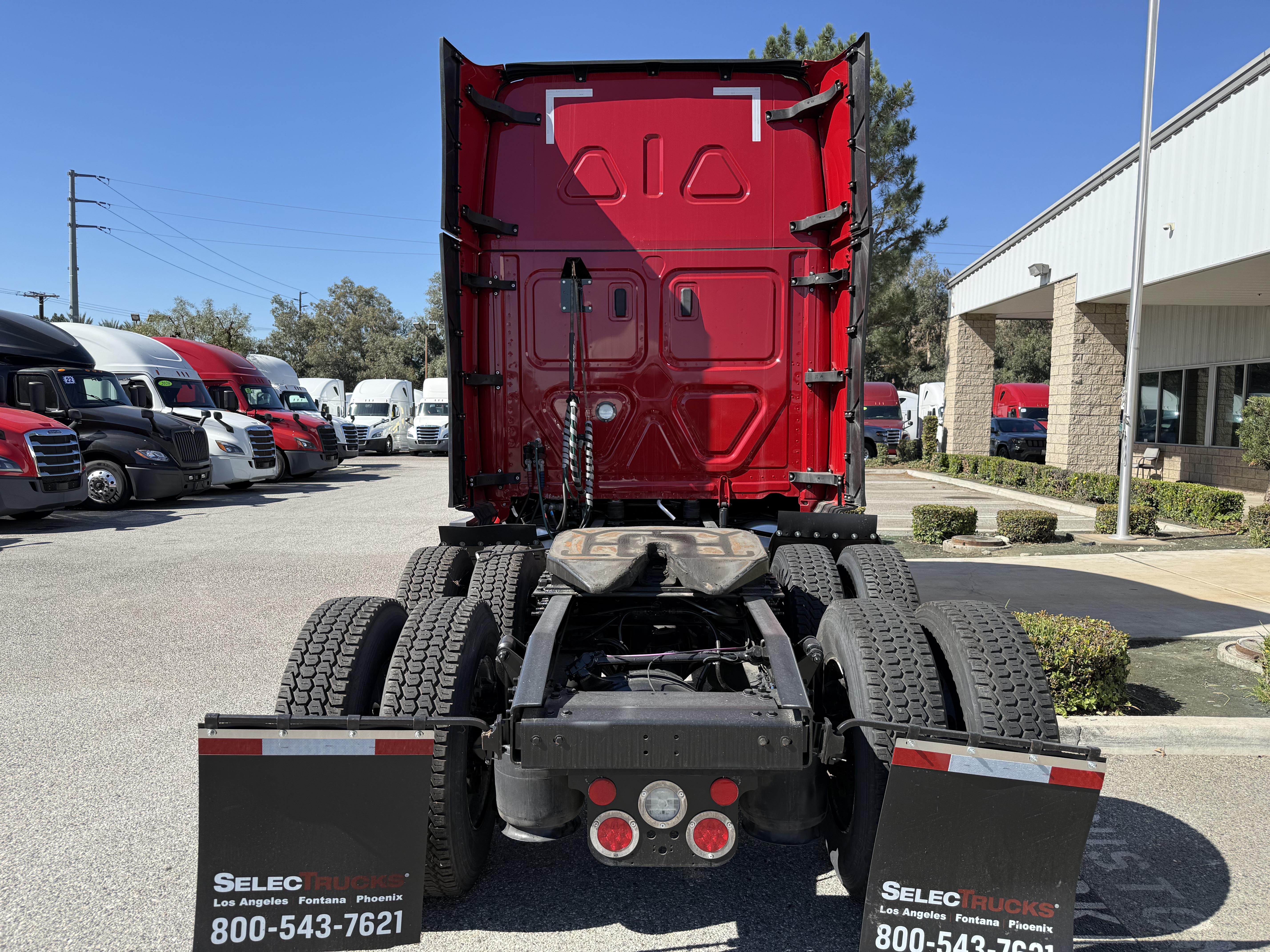 2023 Freightliner Cascadia in Fontana, CA — photo 5