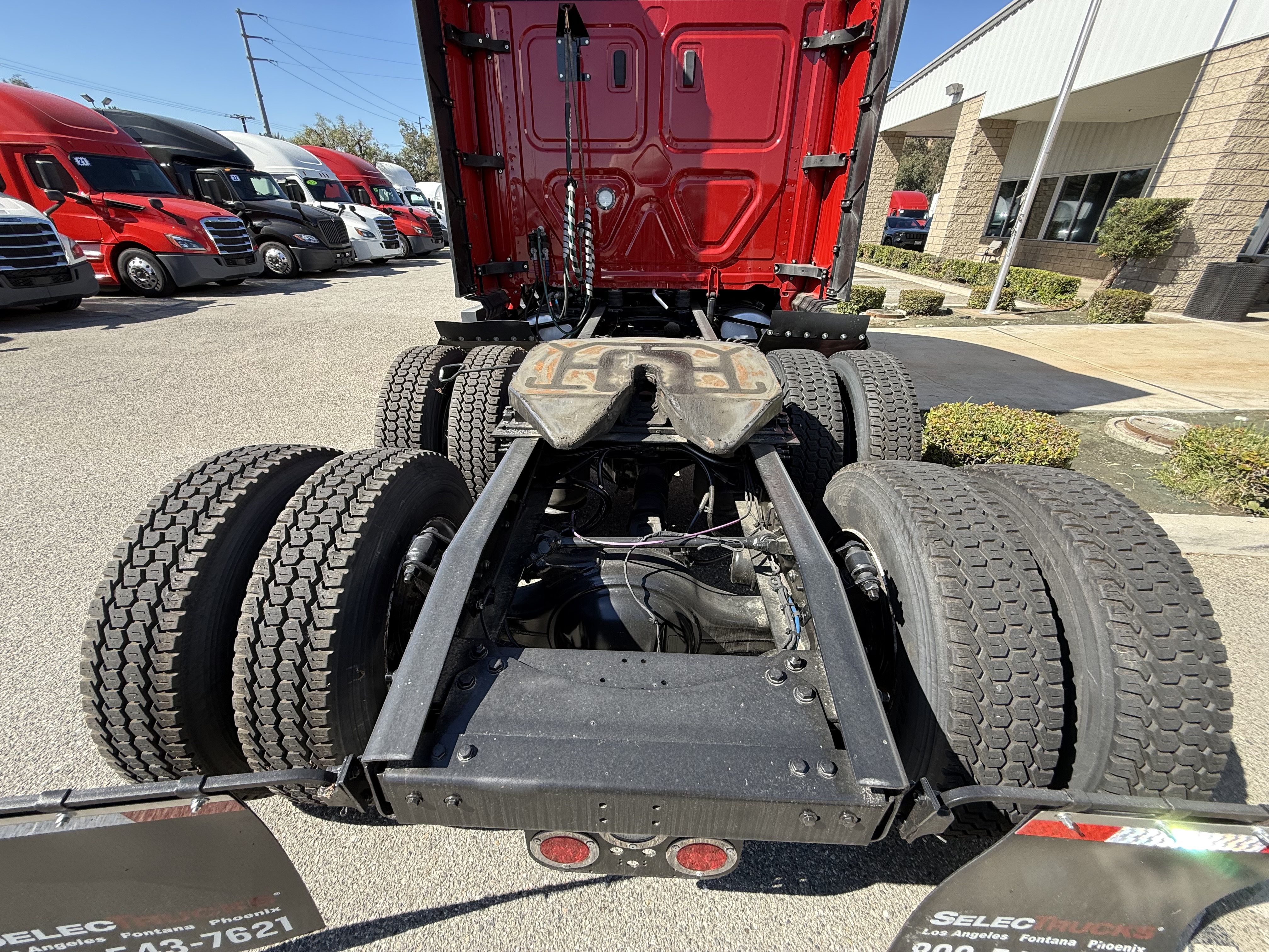 2023 Freightliner Cascadia in Fontana, CA — photo 6